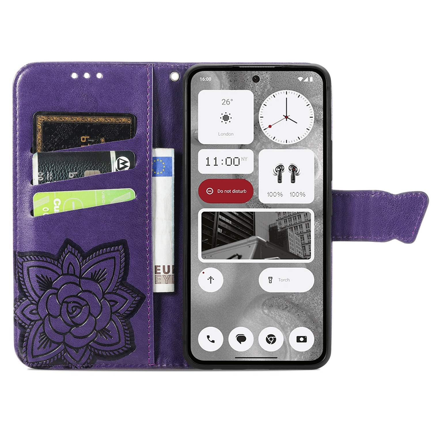 Lila Handyhülle mit Blumendesign, hält Telefon. Telefon zeigt Oberfläche: Zeit, Akku und App-Symbole.