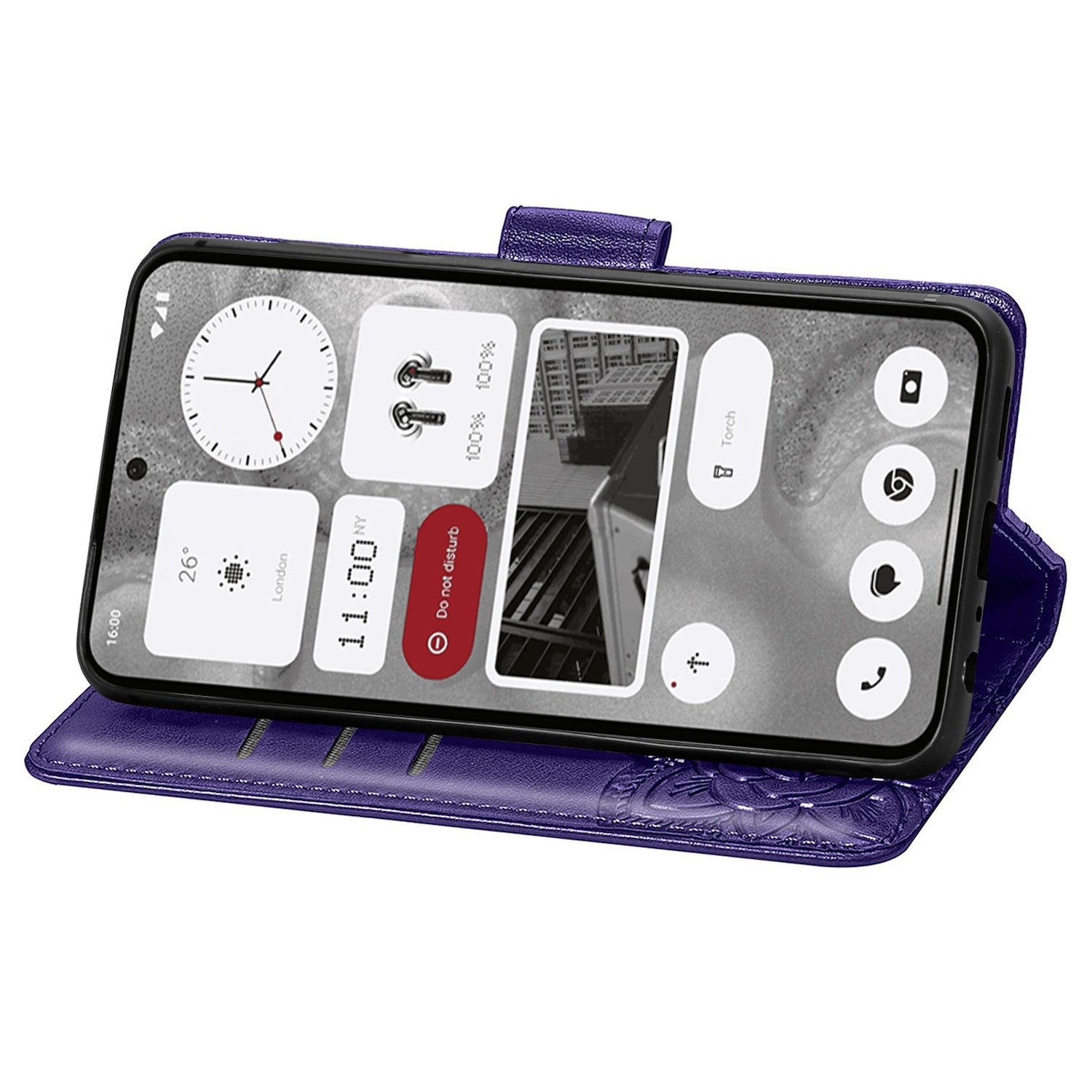 Lila Handyhülle geöffnet, zeigt Handybildschirm mit Widgets und Symbolen. Lederstruktur.