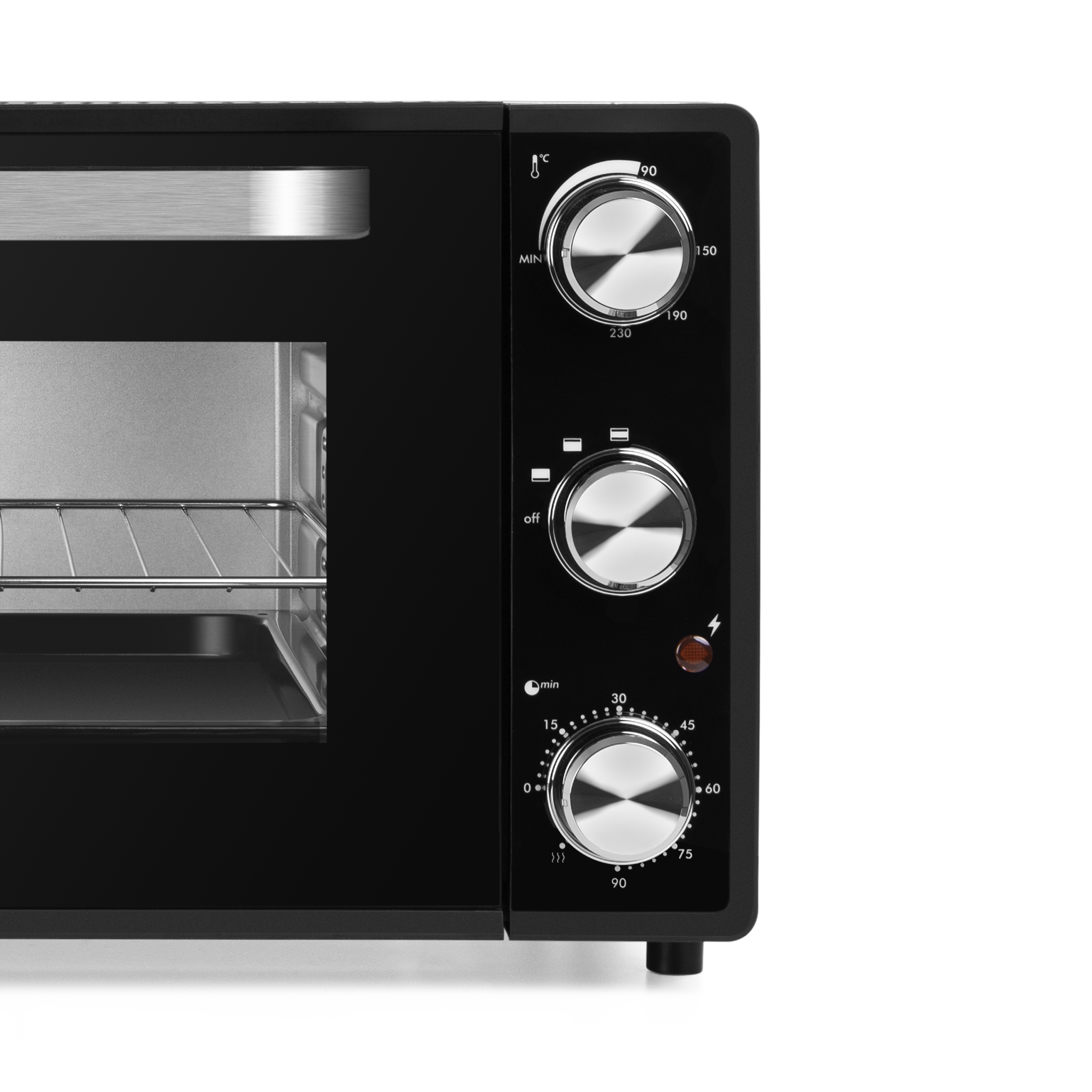 Primo piano di un forno elettrico con manopole e display. È nero.