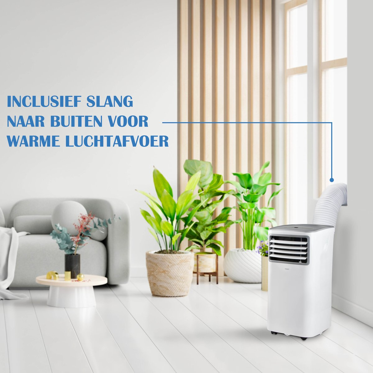 Witte draagbare airconditioner bij een raam. Tekst: 'Inclusief slang voor warme luchtafvoer'.