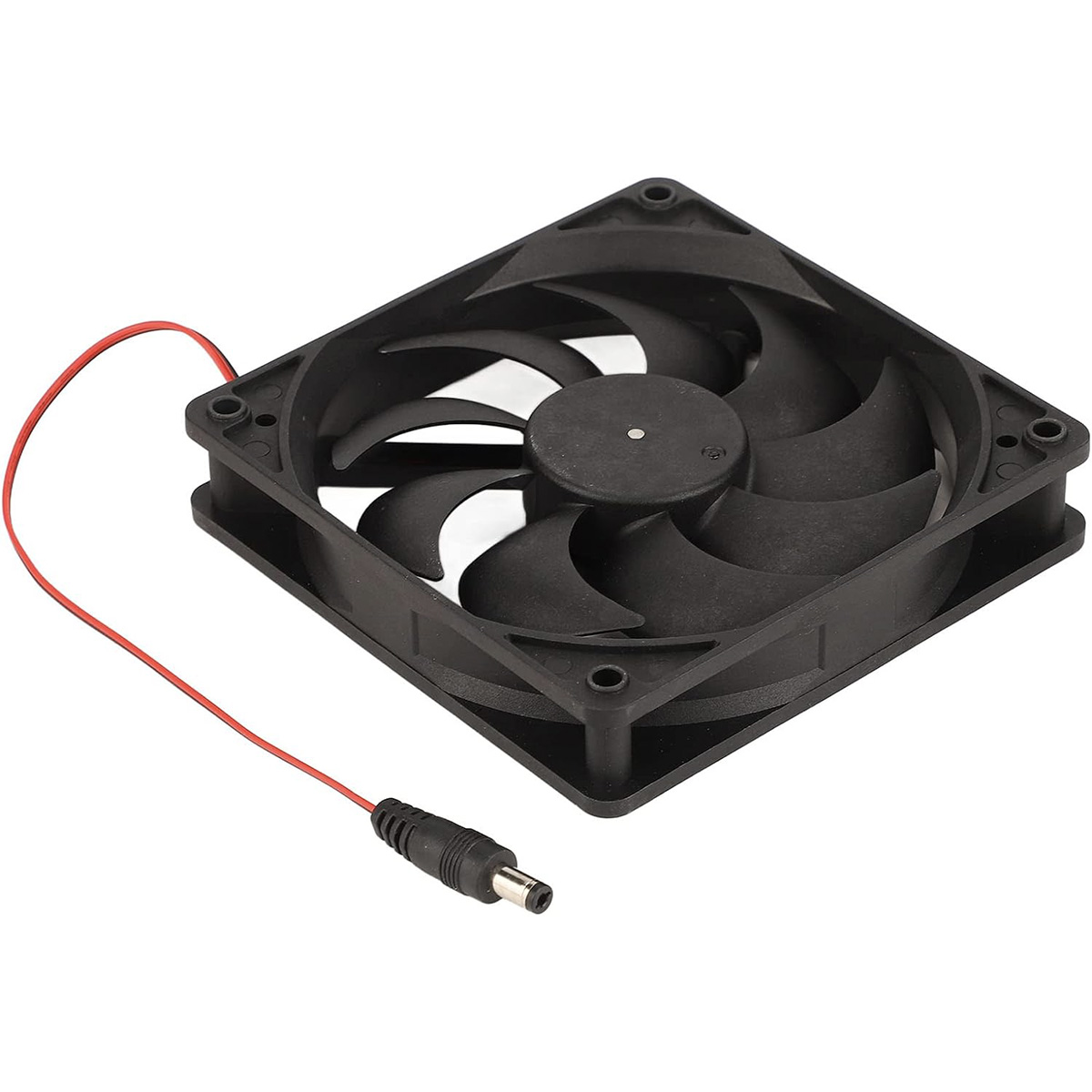 Ein schwarzer quadratischer Lüfter mit sieben Flügeln. Er hat einen roten Draht und einen Stecker.