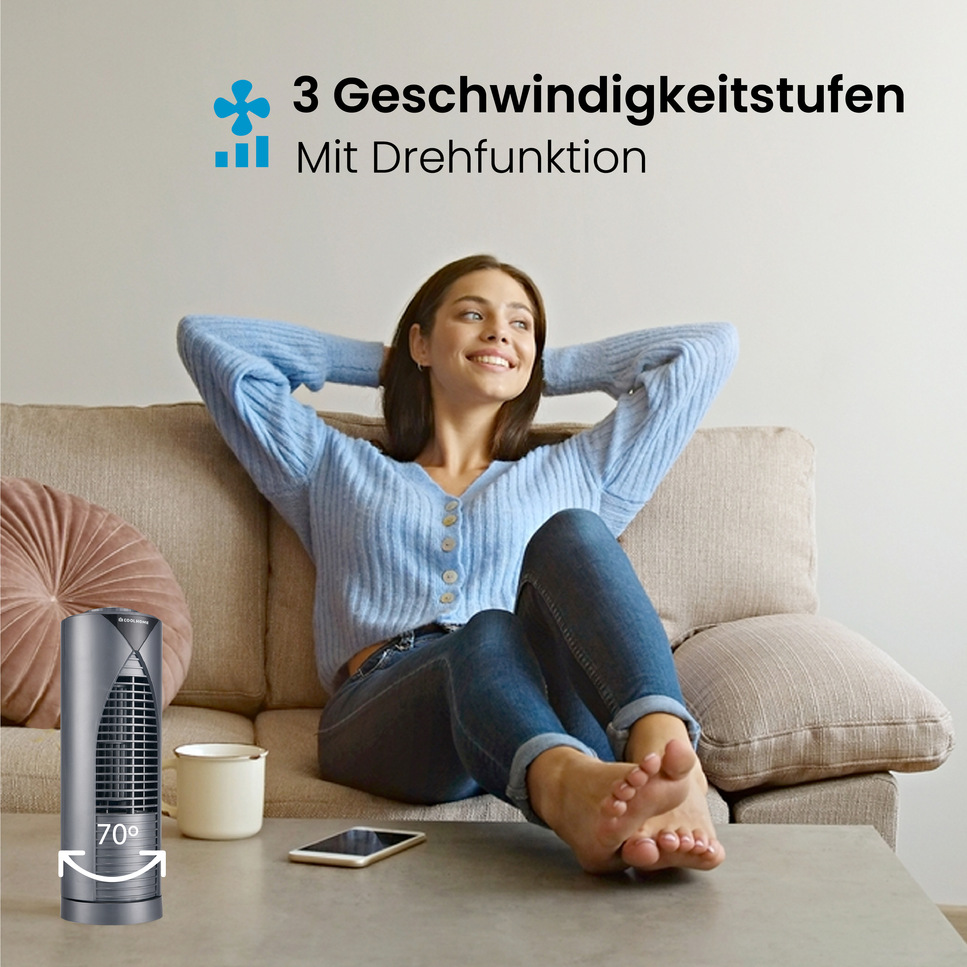 Frau entspannt sich auf einem Sofa mit einem Ventilator. Text zeigt Lüftergeschwindigkeiten und den Rotationsgrad.