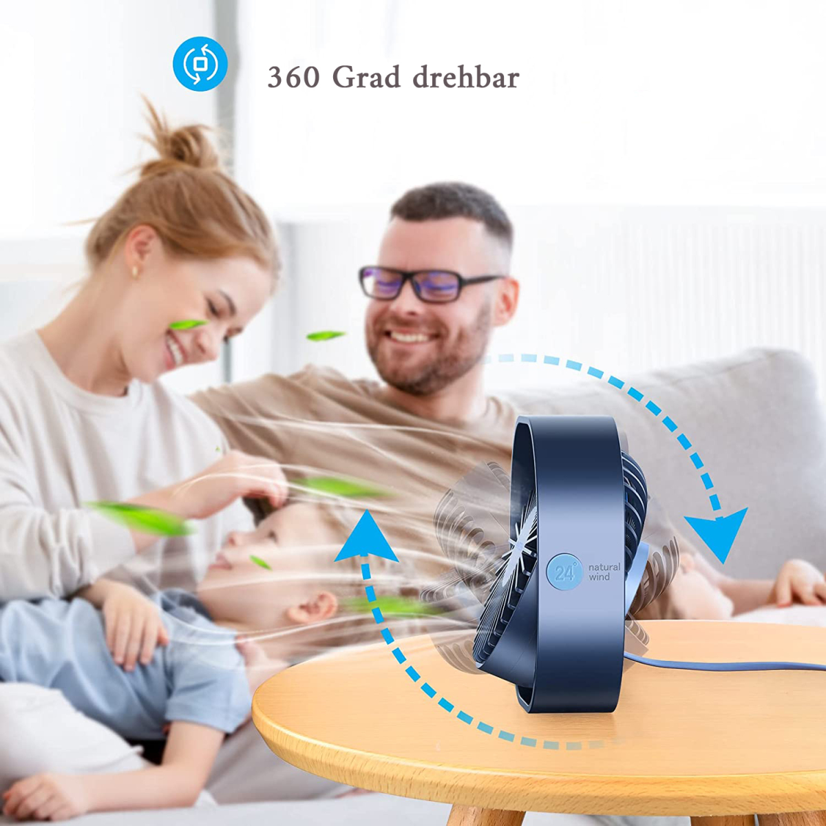 Eine Familie genießt einen Ventilator, der ihnen Luft zuführt. Pfeile zeigen die Drehung.
