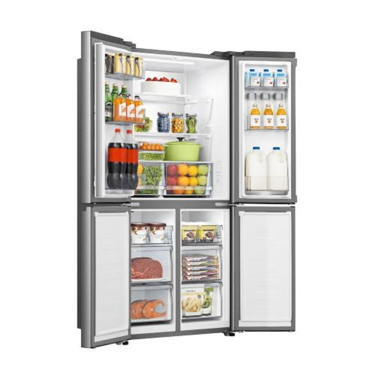 Refrigerador con puertas abiertas que revelan estantes con alimentos, bebidas y compartimentos.