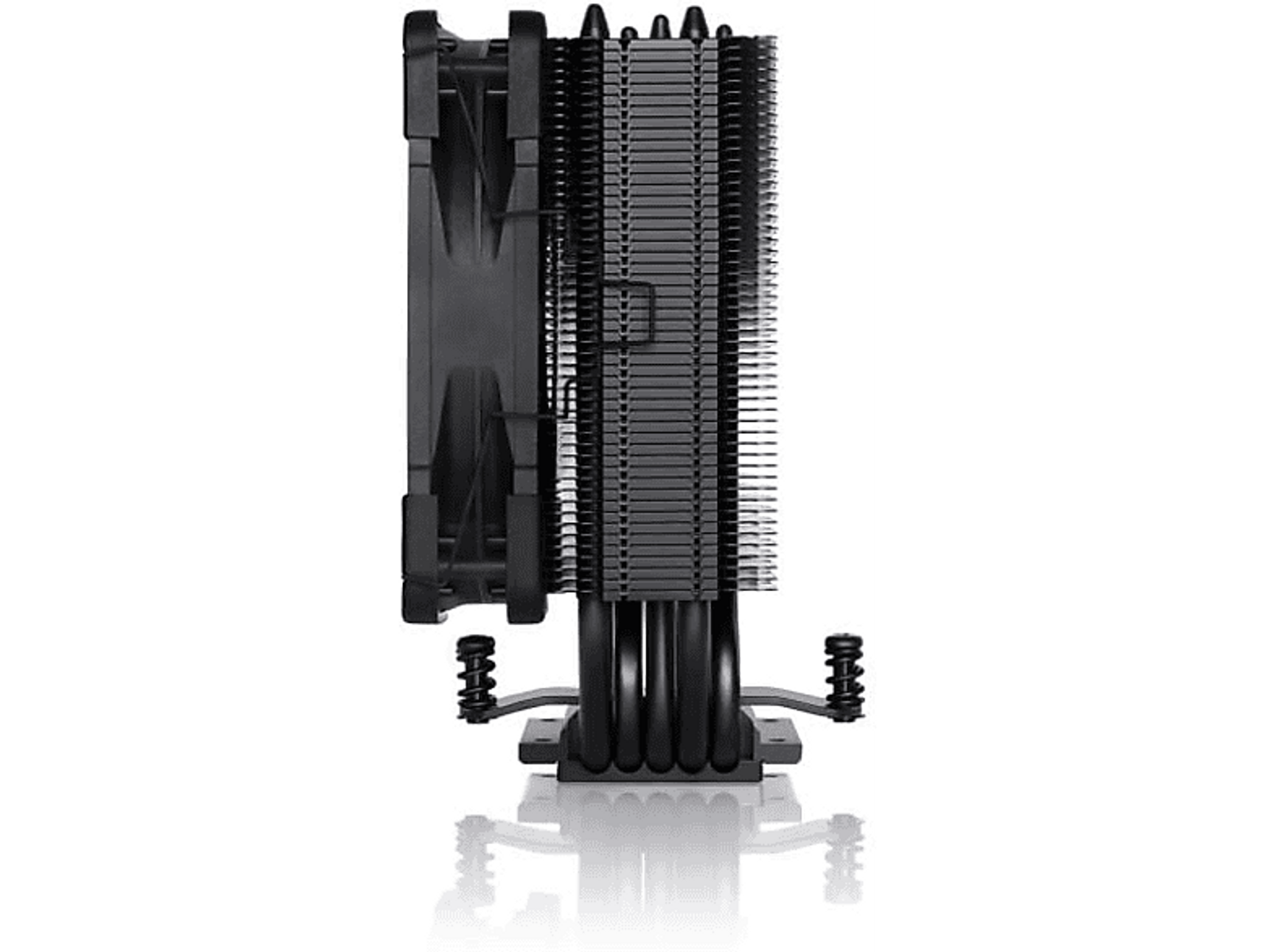 Czarny cooler CPU z wentylatorem i żeberkami chłodzącymi na czarnym tle. Wentylator po lewej.