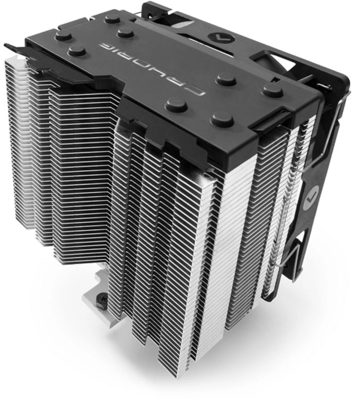 Czarno-srebrny cooler CPU. Posiada wiele żeber i mocowanie wentylatora.