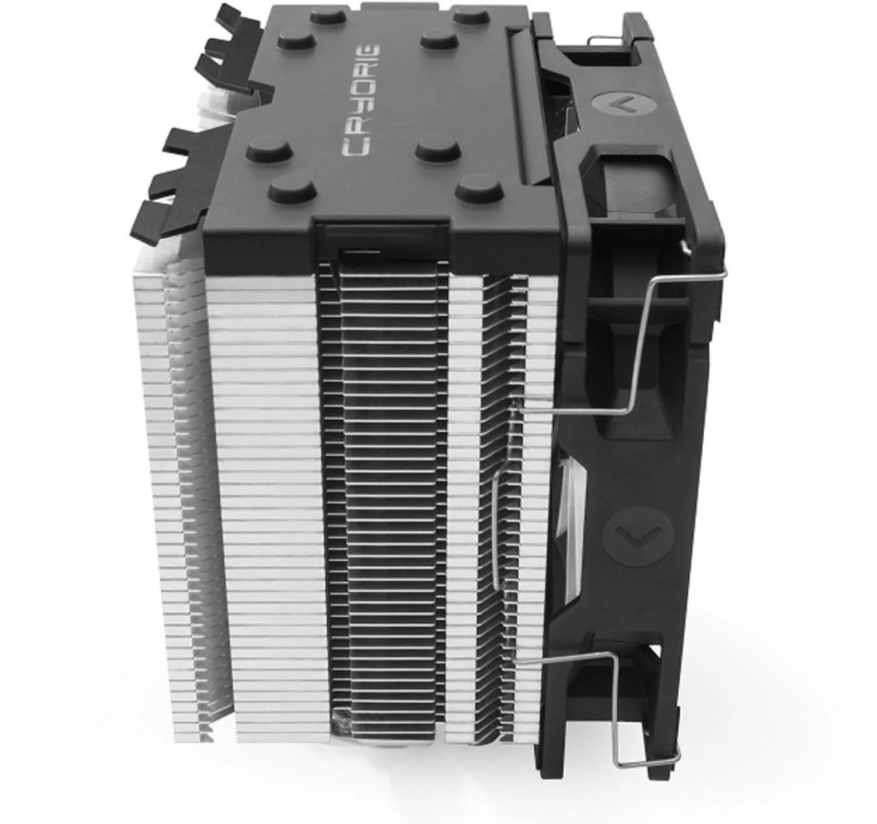 Czarny cooler CPU ze srebrnymi żebrami. Widoczna nazwa Cryorig. Jest to cooler od góry do dołu.