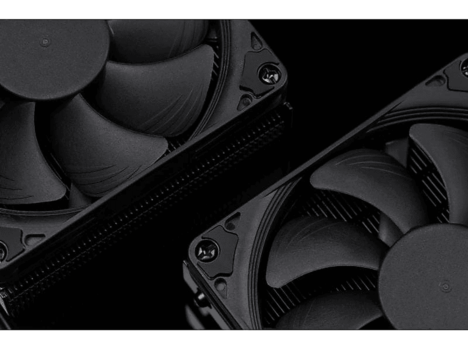 Zbliżenie dwóch czarnych wentylatorów komputerowych z widocznymi łopatkami, czarne tło. Widoczne śruby.