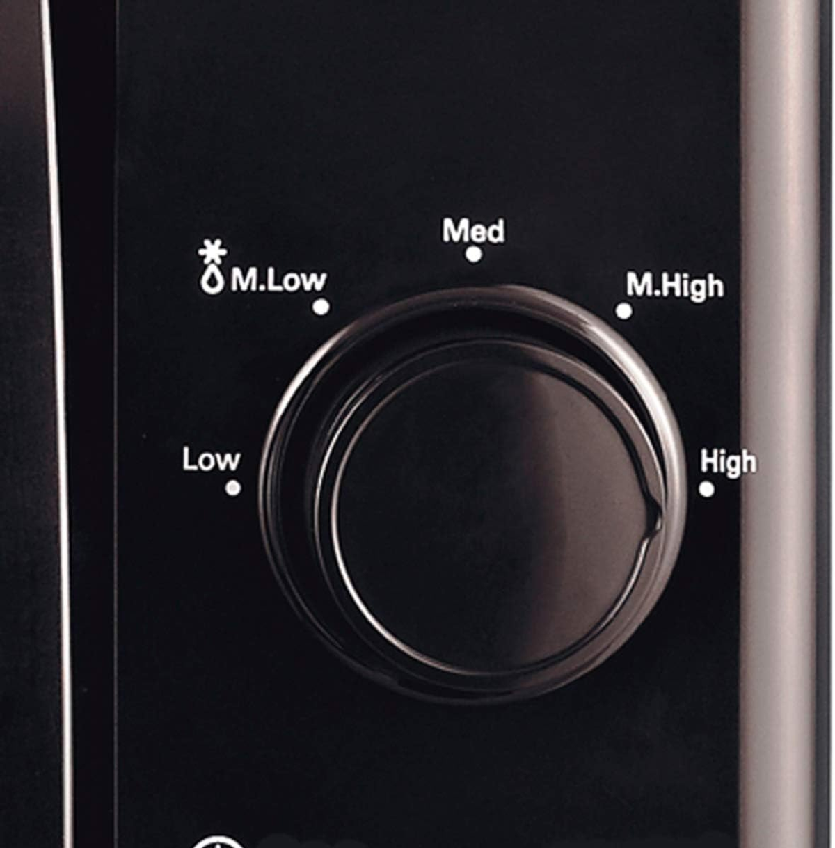 Zbliżenie czarnego panelu sterowania kuchenki mikrofalowej z pokrętłem.