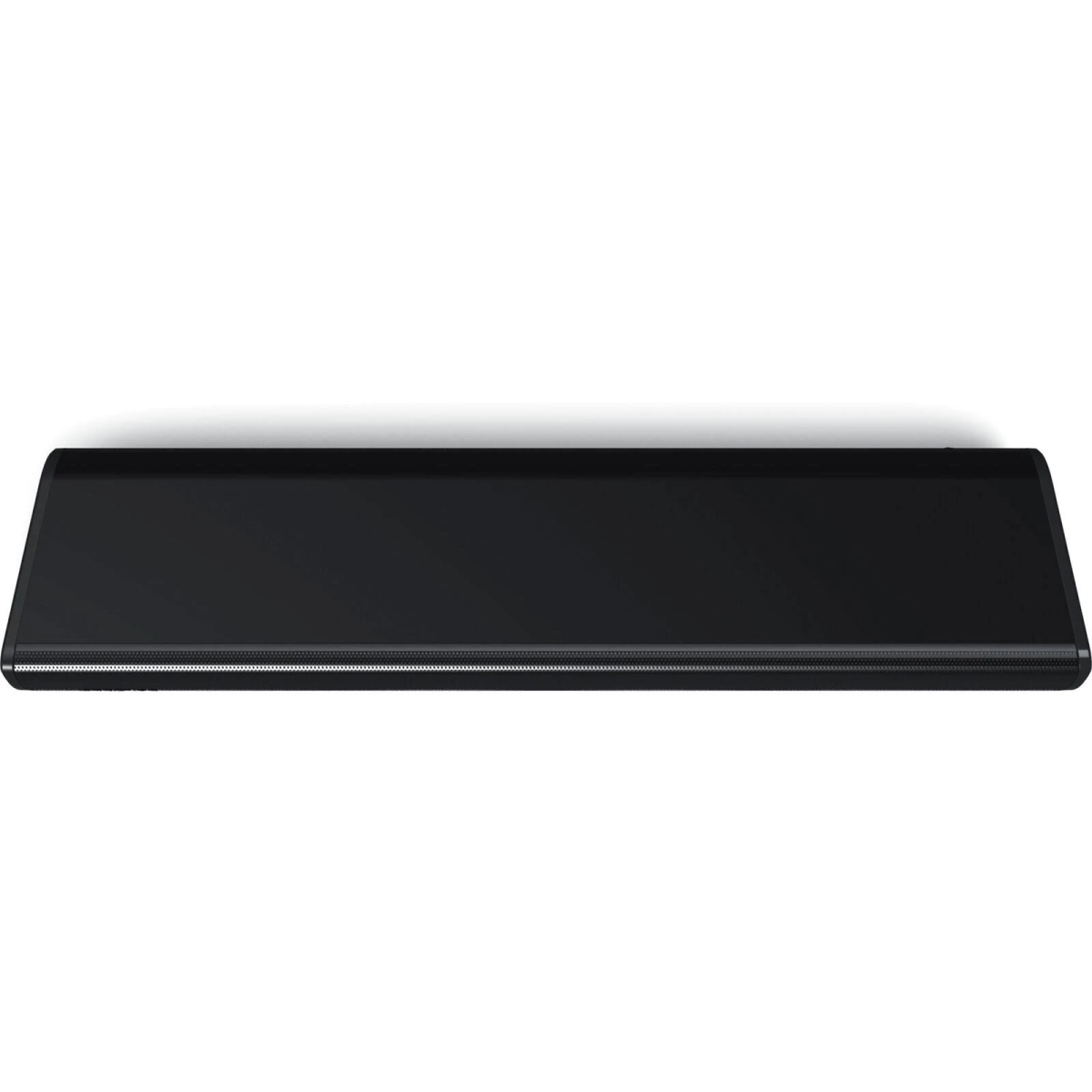 Eine schwarze Soundbar, rechteckige Form. Sie ist auf weißem Hintergrund platziert.