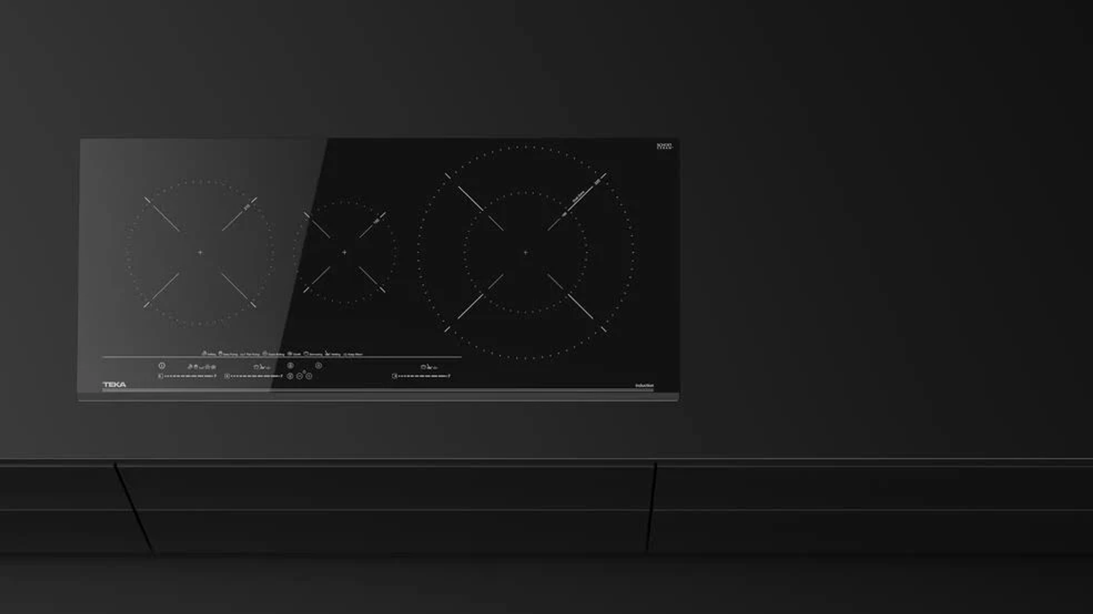 Czarna płyta indukcyjna. Posiada dwie strefy gotowania z okrągłymi oznaczeniami.