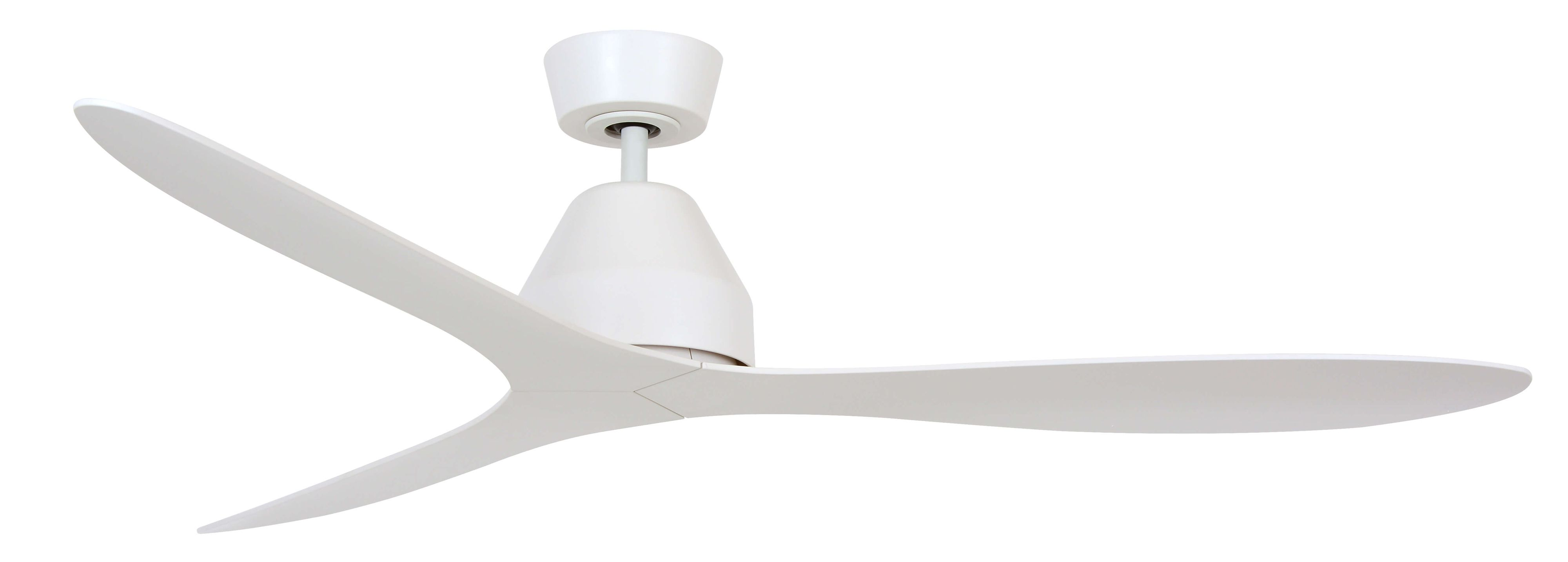 Ventilatore da soffitto bianco con tre pale curve su sfondo bianco.