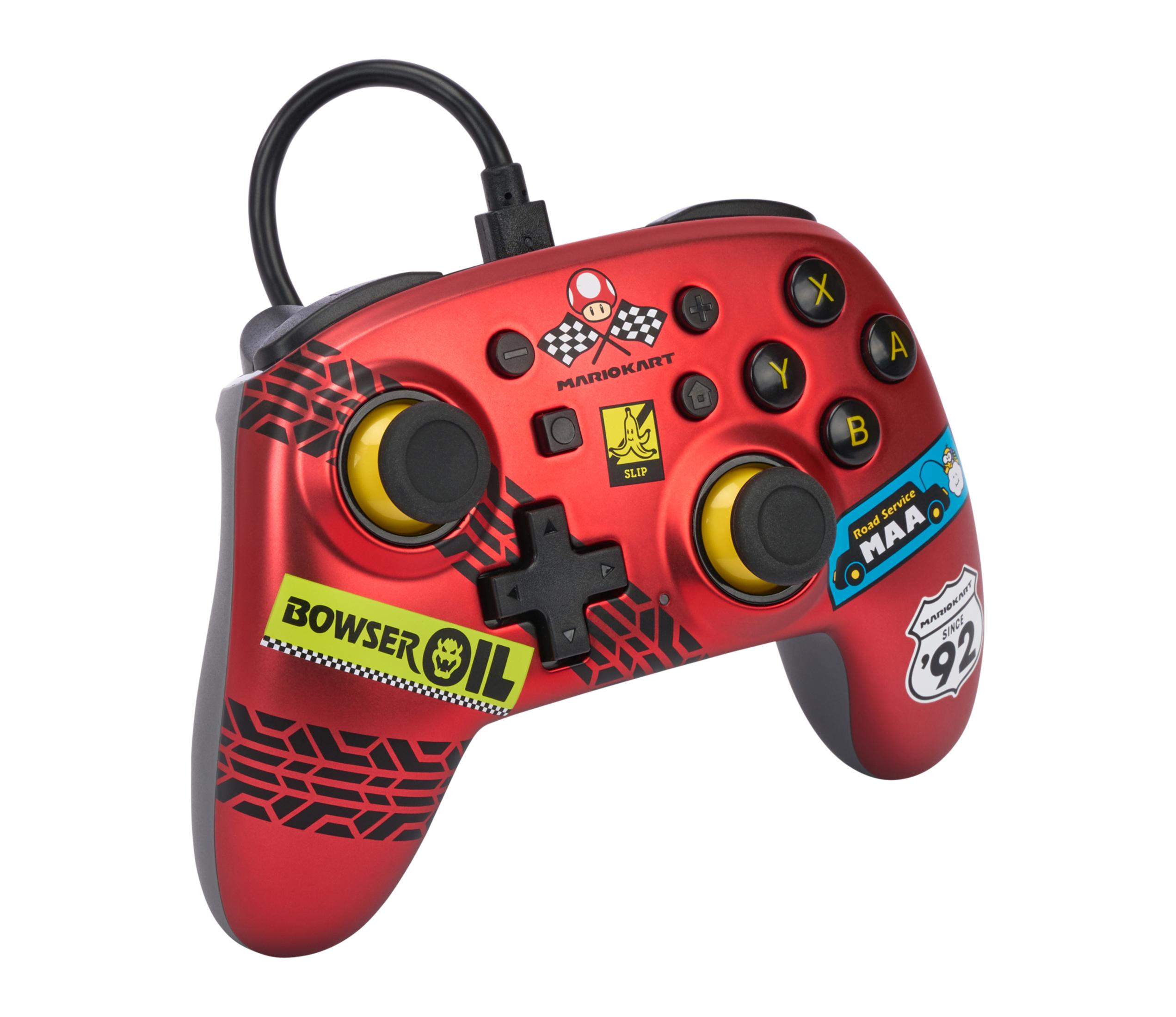 Rode Mario Kart gamecontroller met stickers, zwarte D-pad, gele knoppen en een snoer.