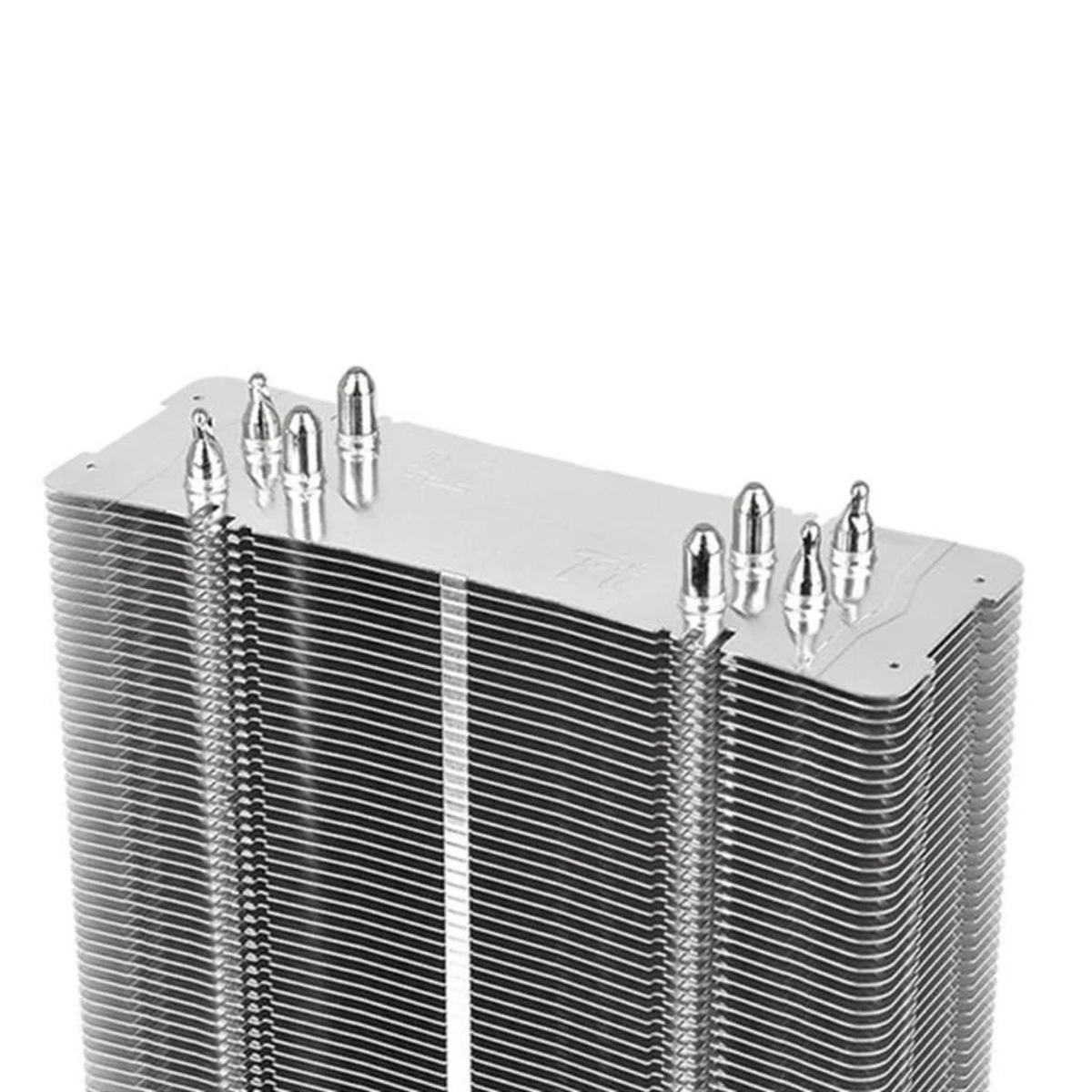 Silberner Computer-CPU-Kühler mit vielen Lamellen.