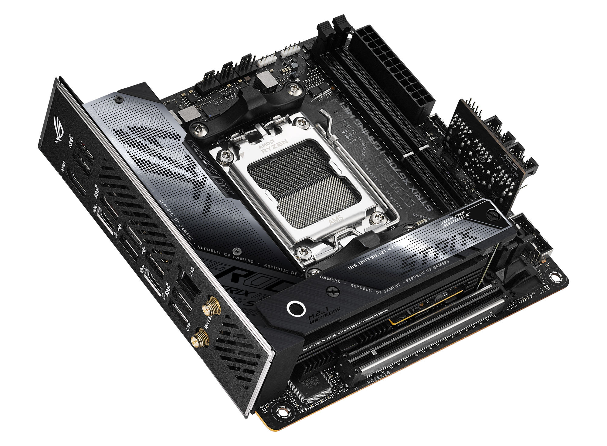 Ein Computer-Motherboard mit verschiedenen Komponenten. Es hat silberne und schwarze Farben. Weißer Hintergrund.