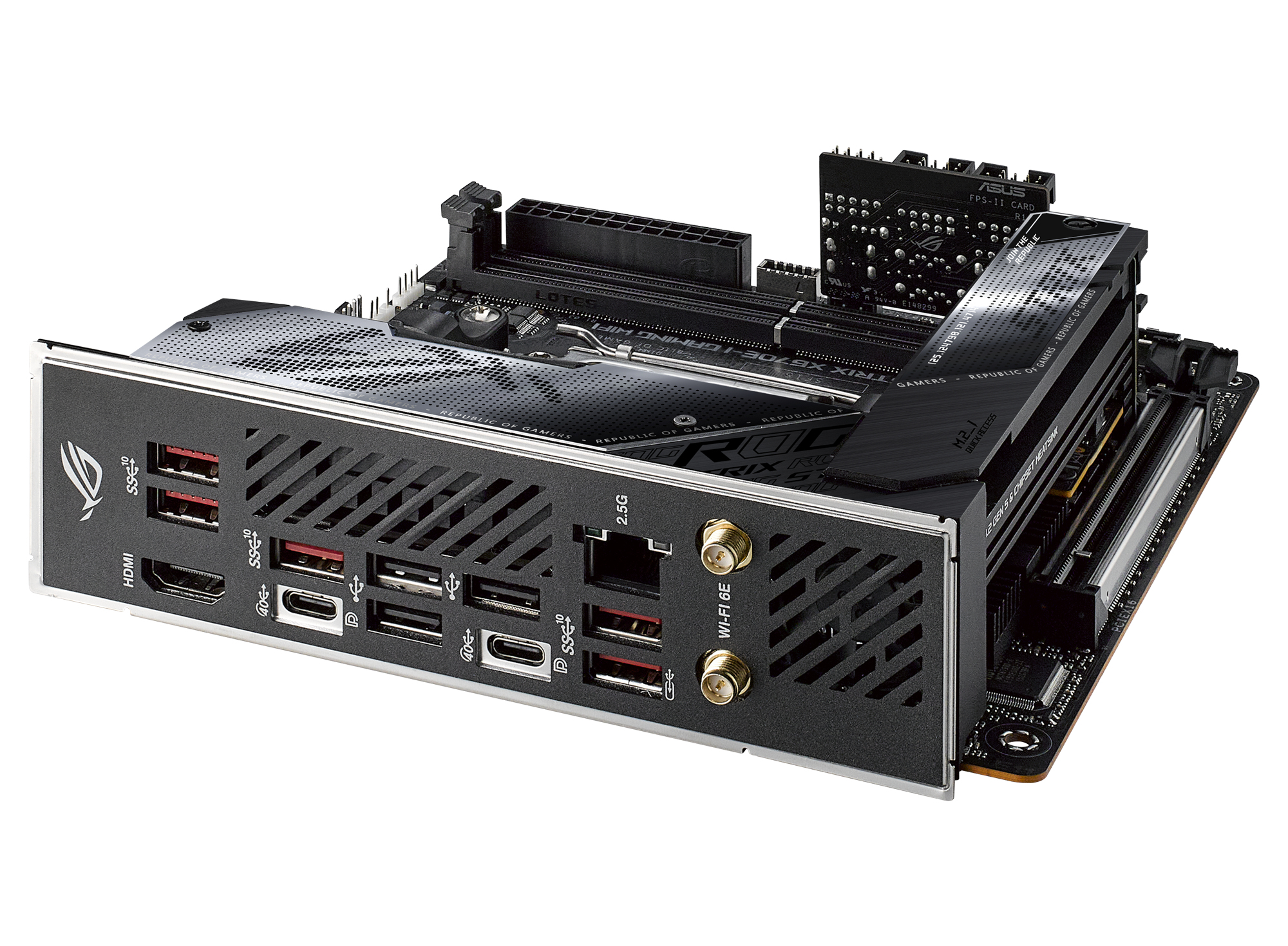 Computer-Motherboard mit verschiedenen Anschlüssen auf weißem Hintergrund.