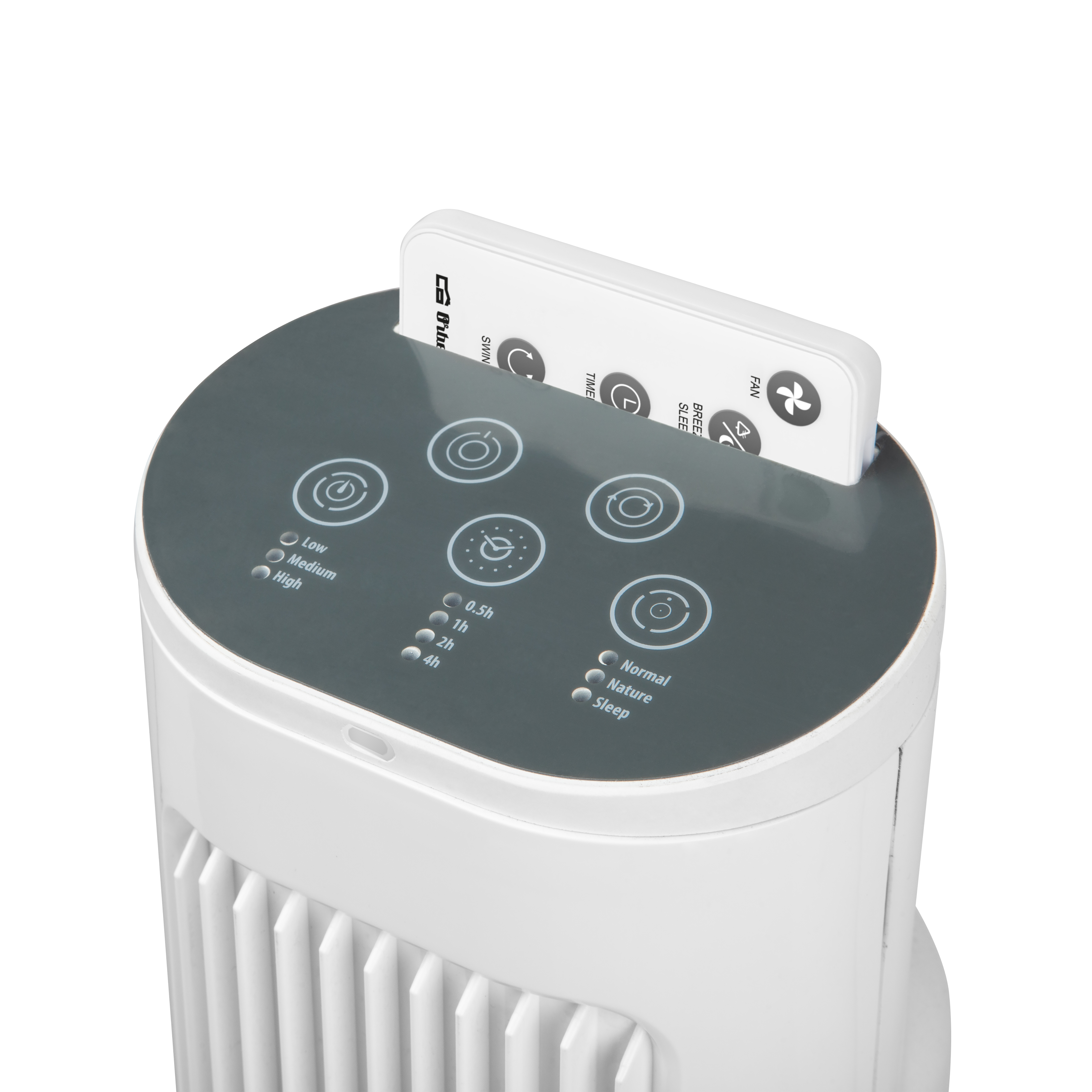 Enfriador de aire blanco y gris. Panel de control en la parte superior con botones y un mando. Fondo blanco.