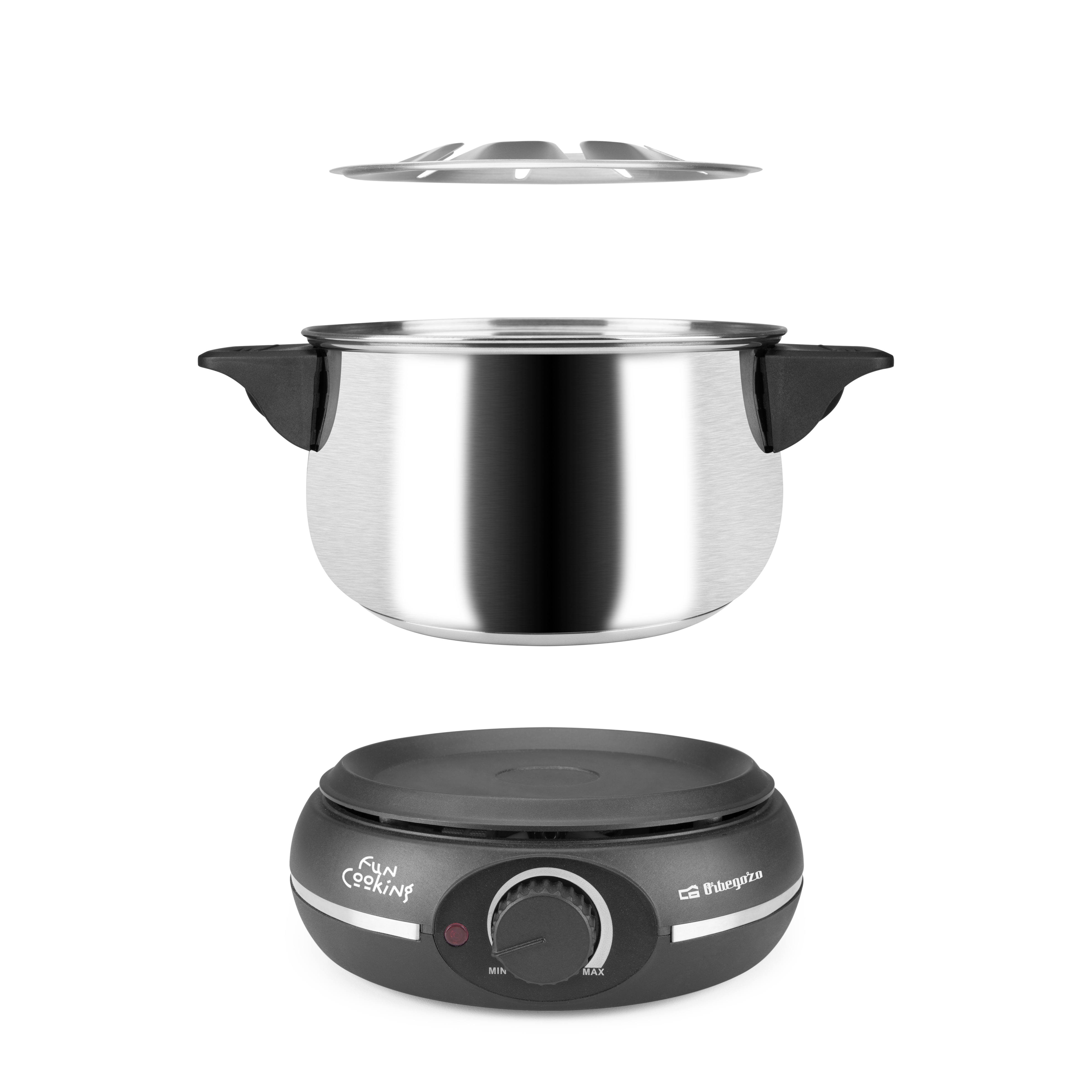 Garnek ze stali nierdzewnej z pokrywką i elementem grzejnym. Izolowany na białym tle. Komponenty oddzielone.