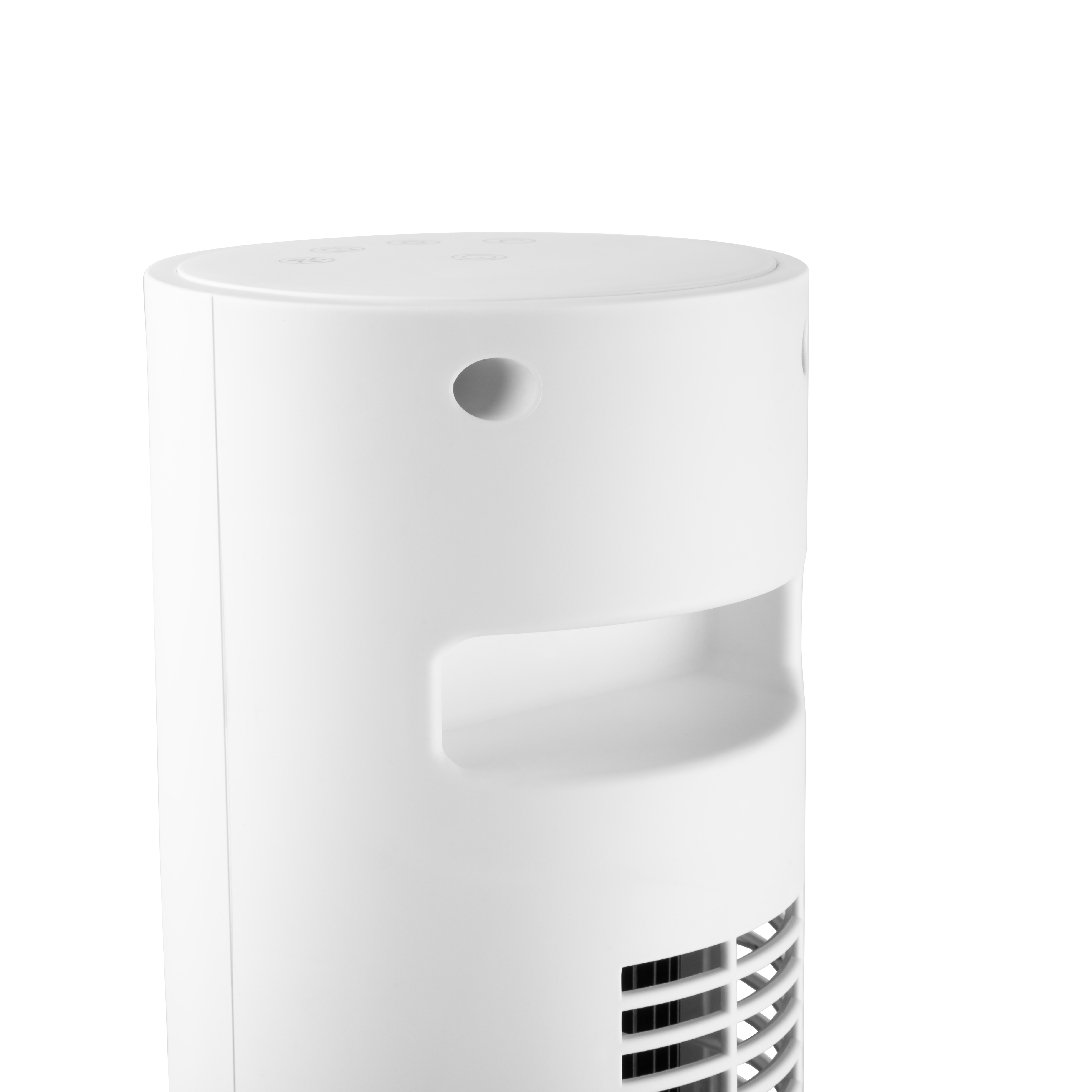 Ventilador de torre blanco con asa y botones de control. Primer plano sobre fondo blanco.