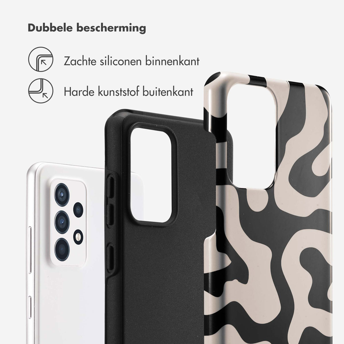 Uno smartphone con una custodia che combina silicone morbido e plastica dura per una doppia protezione.