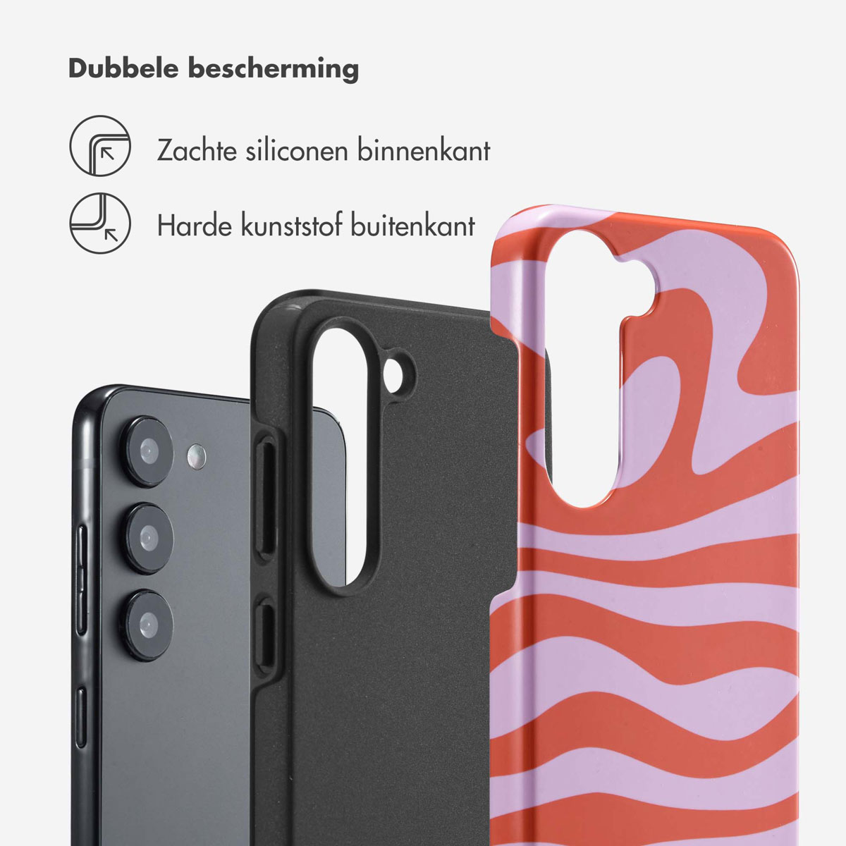 Trois coques de téléphone : une noire, une à motif orange-violet et un dos gris.