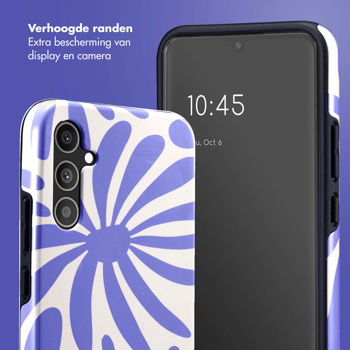 Telefoon met een blauwe en witte hoes. Het scherm toont tijd en datum.
