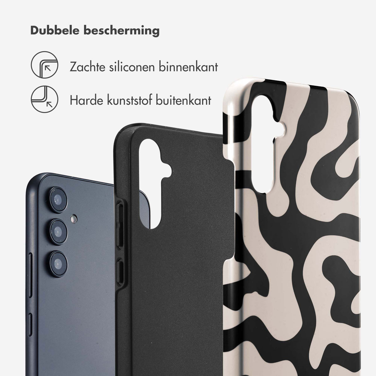 Drie telefoonhoesjes: één zwarte, één met patroon en een smartphone.