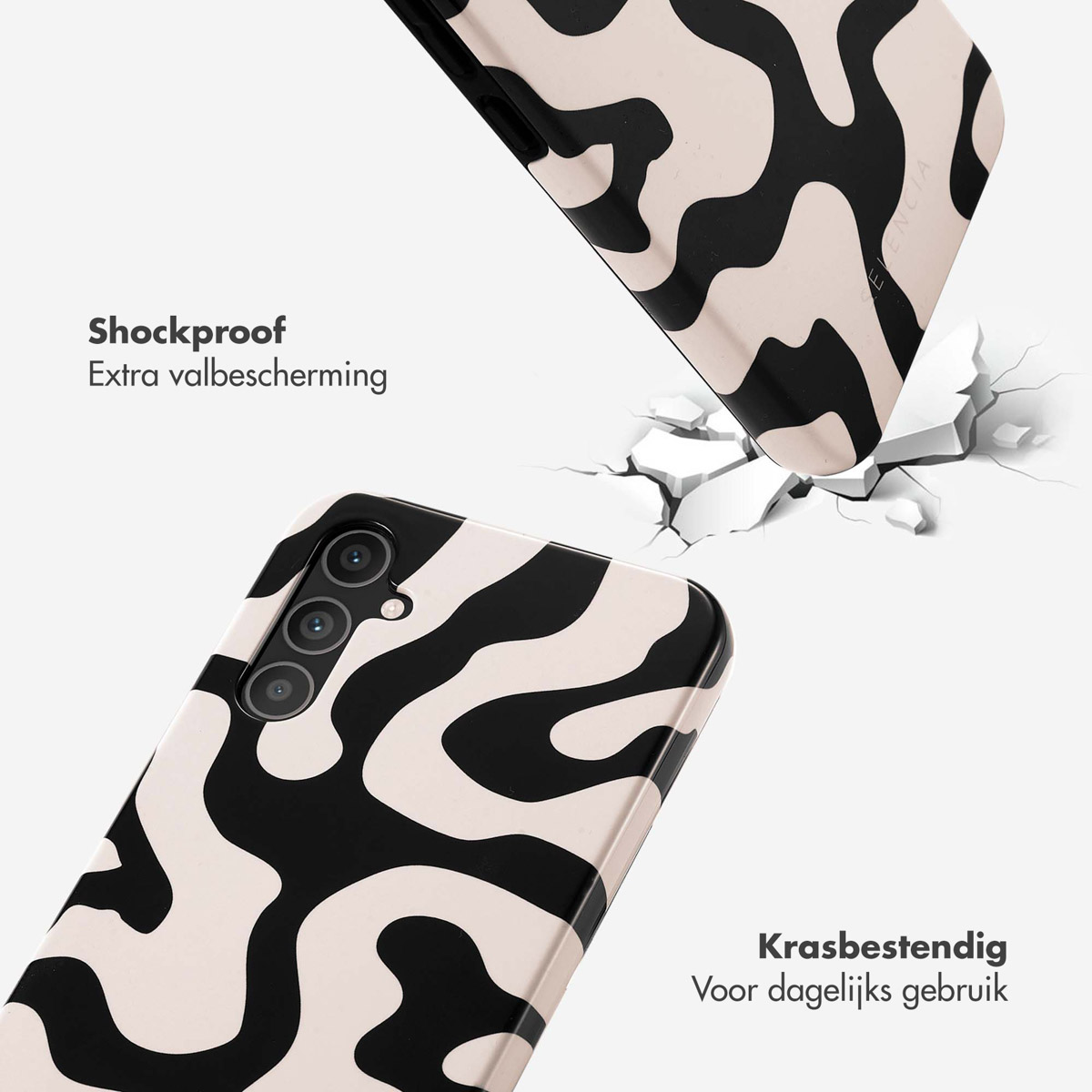Twee telefoonhoesjes met zwart en beige patroon op witte achtergrond.