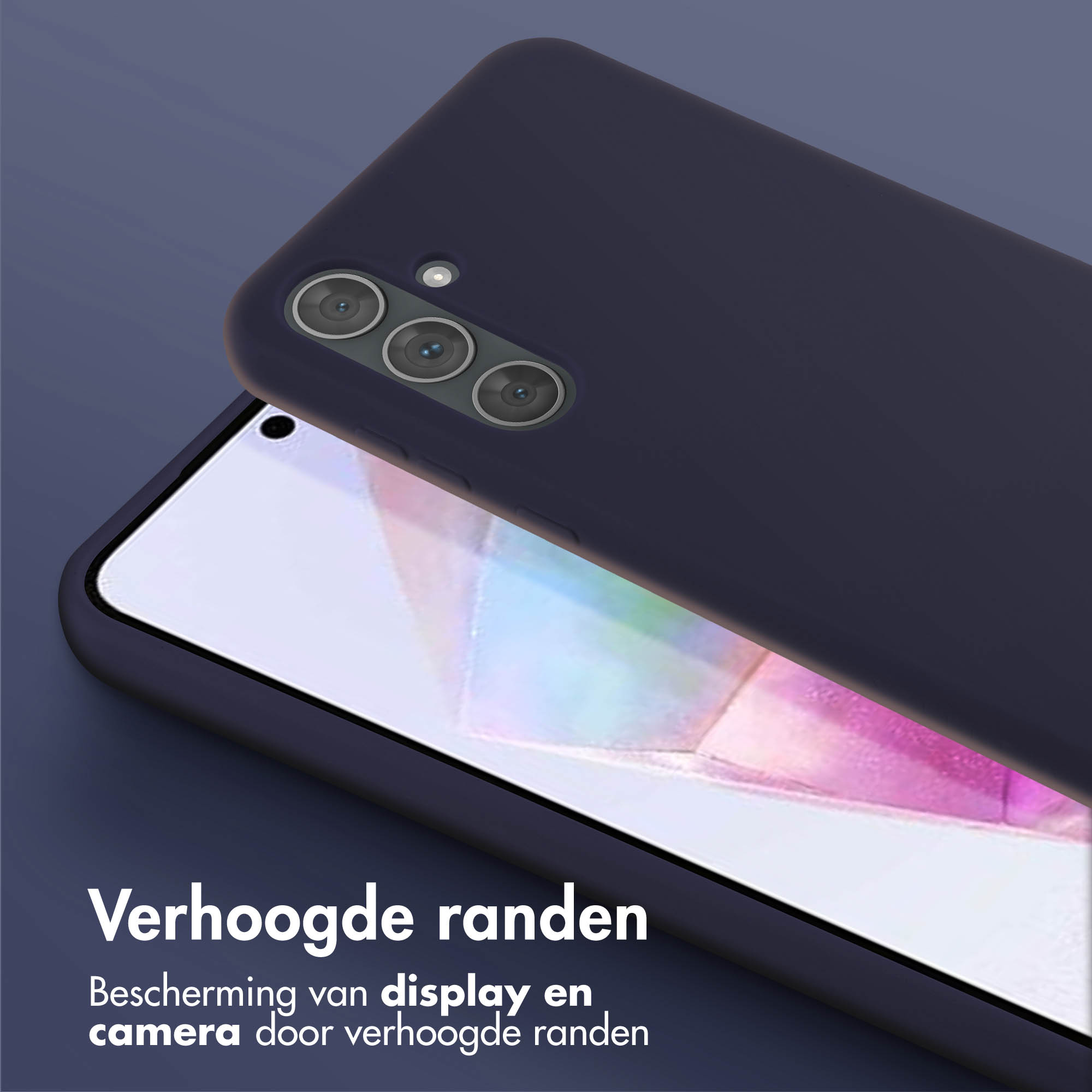 Téléphone avec coque bleu foncé. La coque recouvre le téléphone.