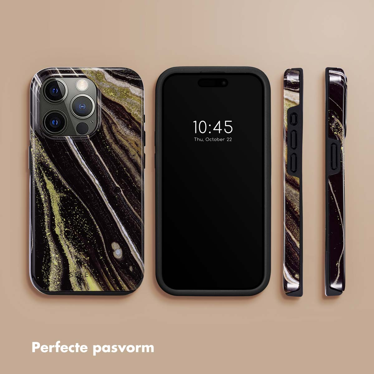 Un smartphone avec une coque marbrée et trois coques à côté.