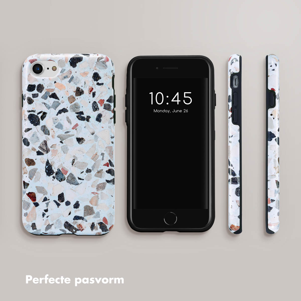 Telefoon met terrazzo patroon hoesje. Zwarte telefoon die de tijd toont. Extra terrazzo hoesjes.