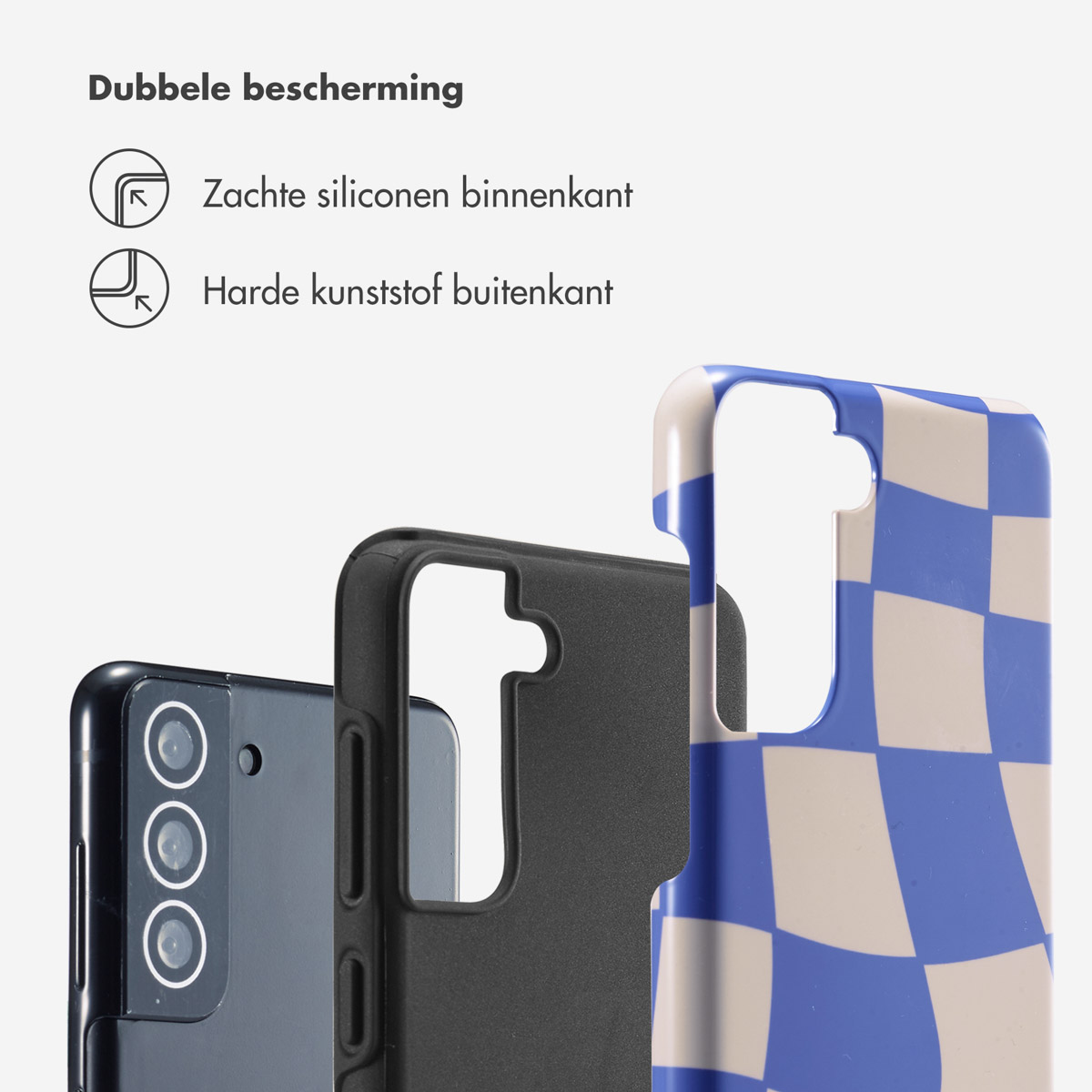 Coque de téléphone avec un téléphone noir et un motif à carreaux bleu. Les parties de la coque sont visibles, avec le téléphone à l'intérieur.