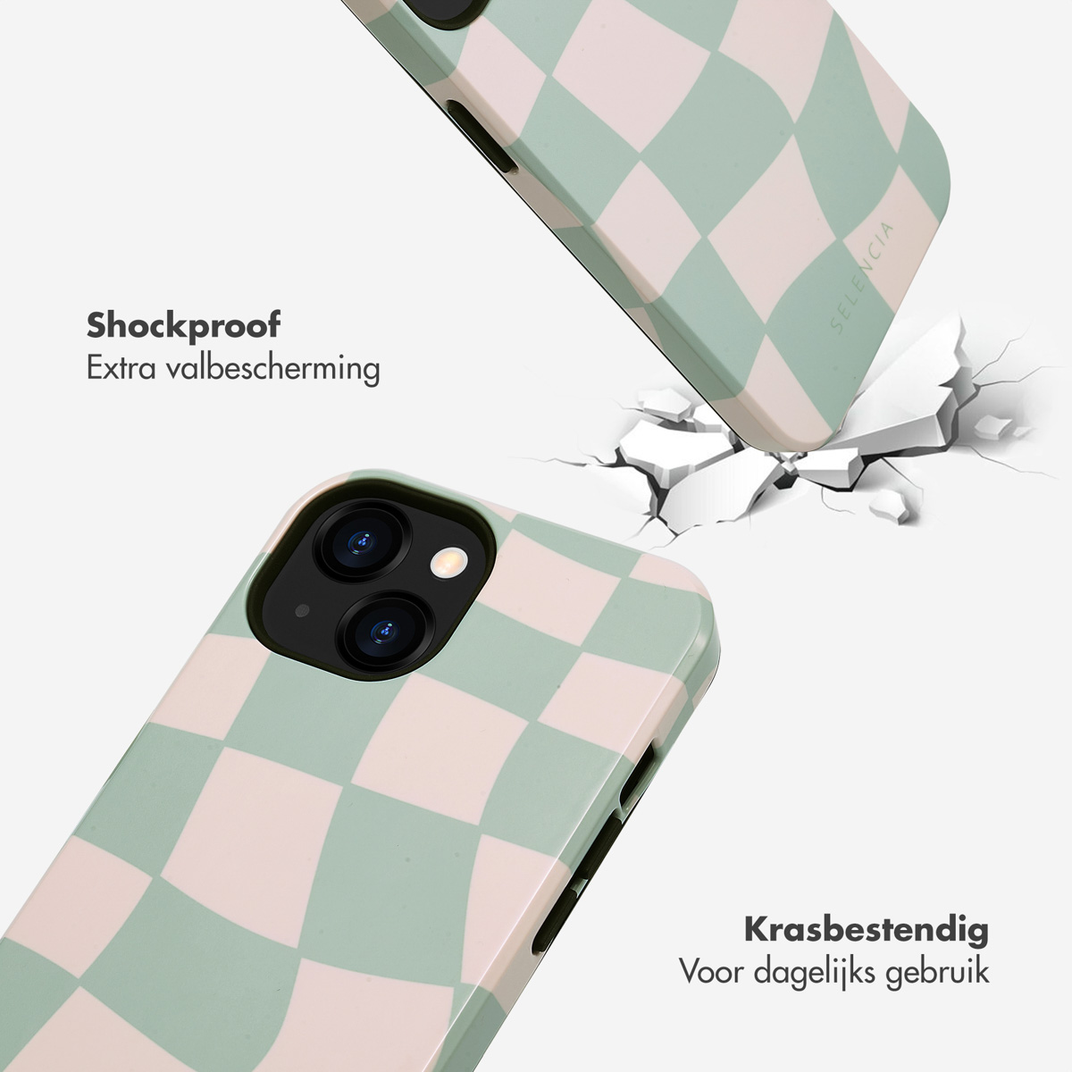 Deux coques de téléphone à carreaux verts : une tombant, une au sol. Les deux ont le logo Selencia.