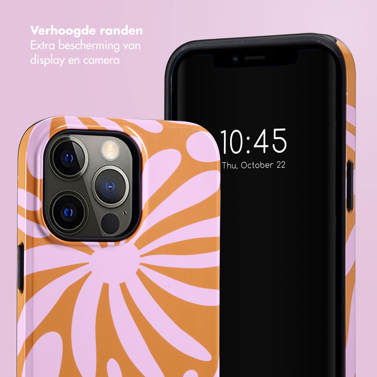 Telefoon met een bloemenhoesje en een roze achtergrond. Een andere telefoon erachter, die tijd en datum toont.