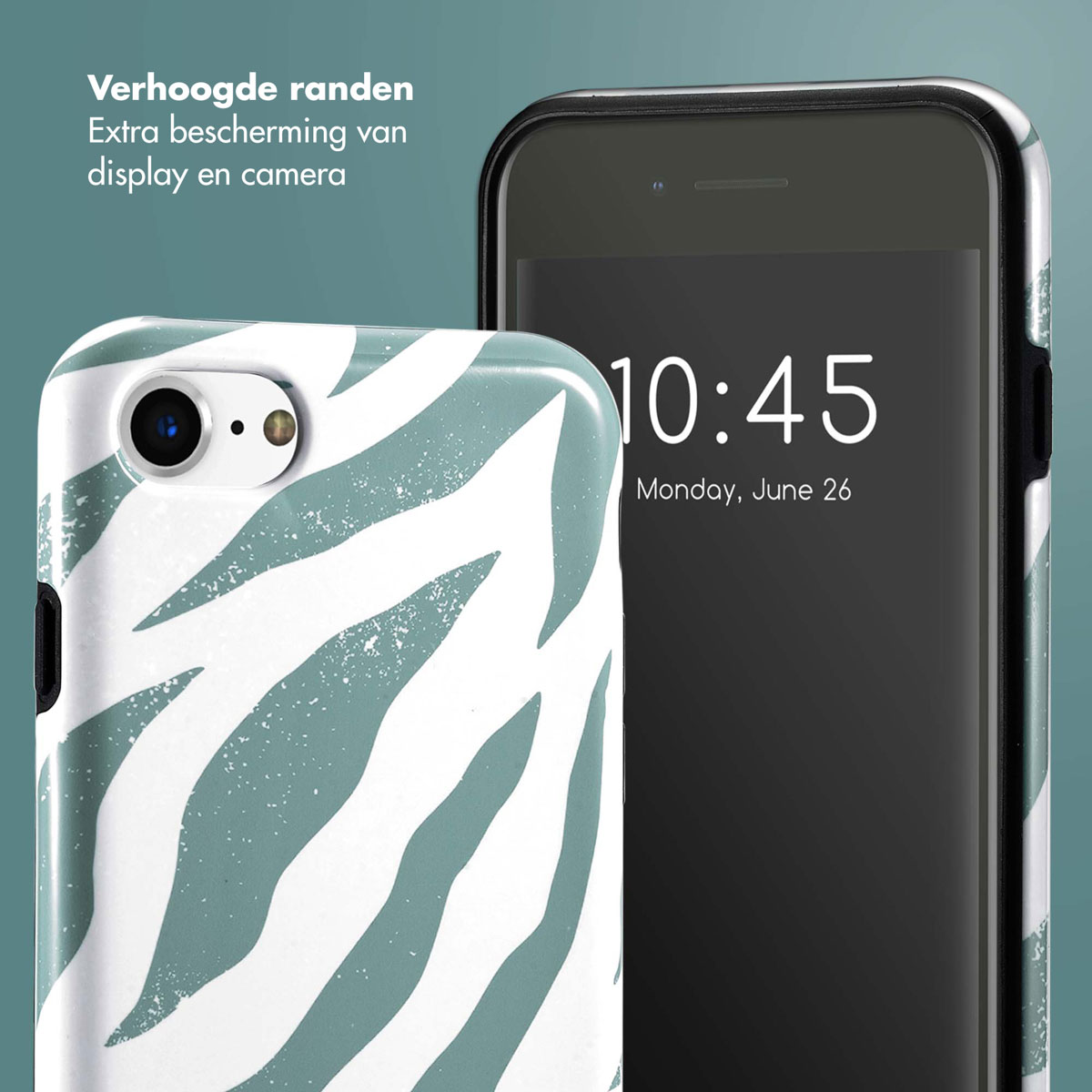 Telefoonhoesje met een wit en blauwgroen zebra streepjespatroon naast een telefoon met tijd.