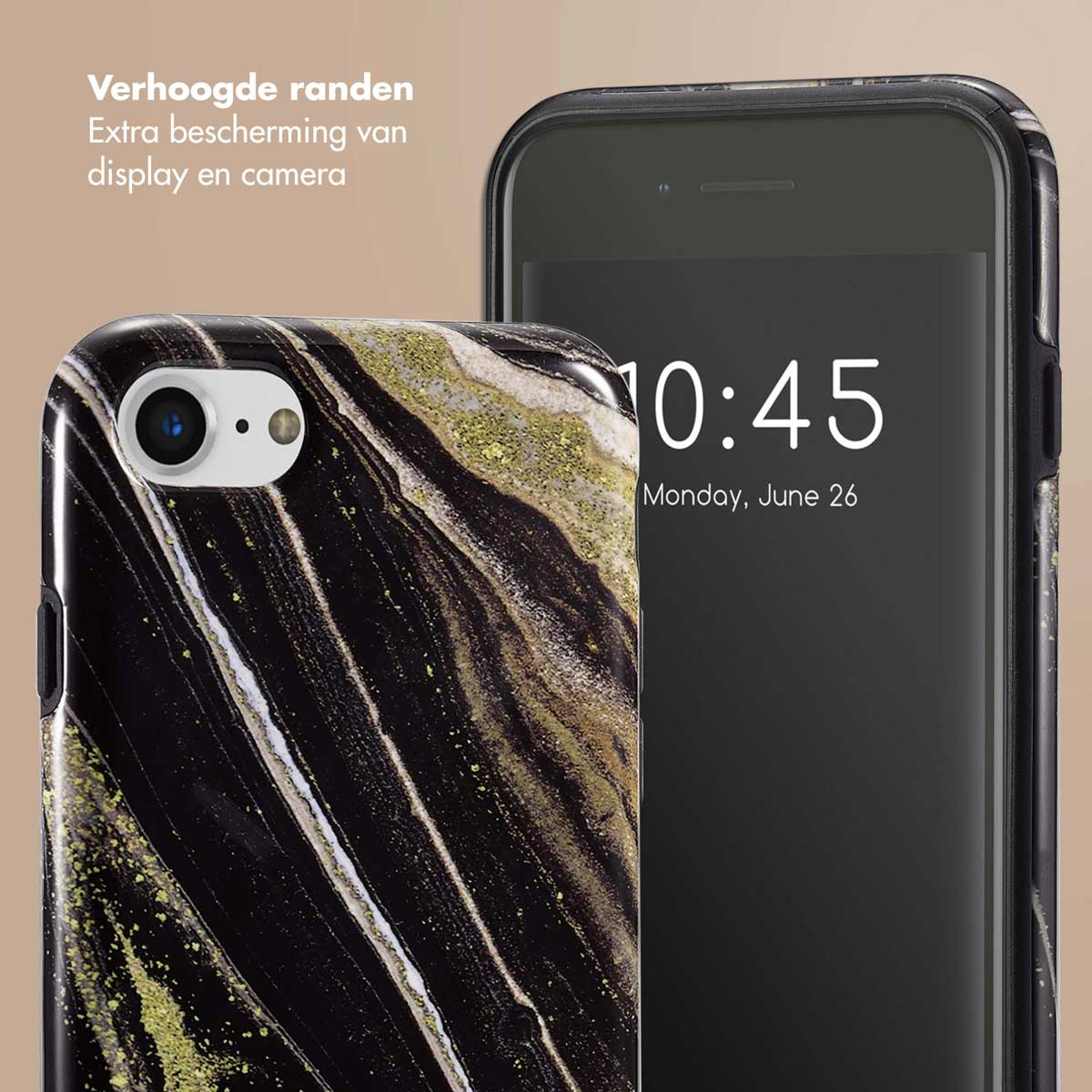 Coque de téléphone avec motif marbre noir et or. Téléphone avec écran noir affichant l'heure.