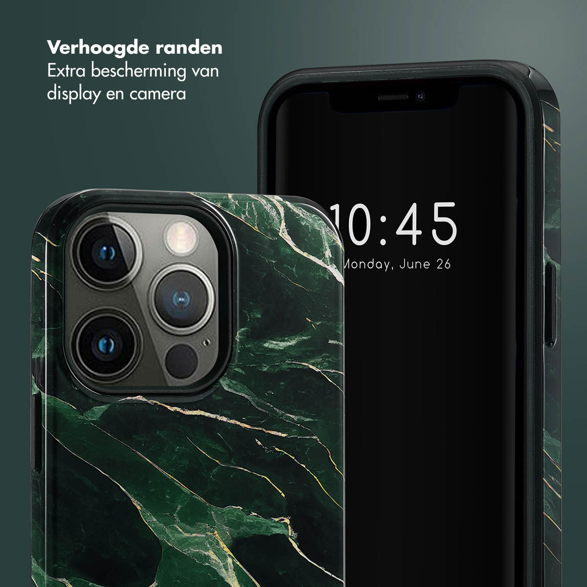 Coque de téléphone marbre vert foncé à bords surélevés, à côté d'un smartphone affichant 10:45.