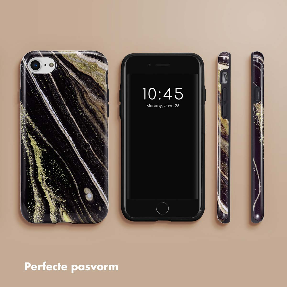Trois téléphones. Un avec un étui en marbre noir, or et blanc, deux avec des étuis noirs.