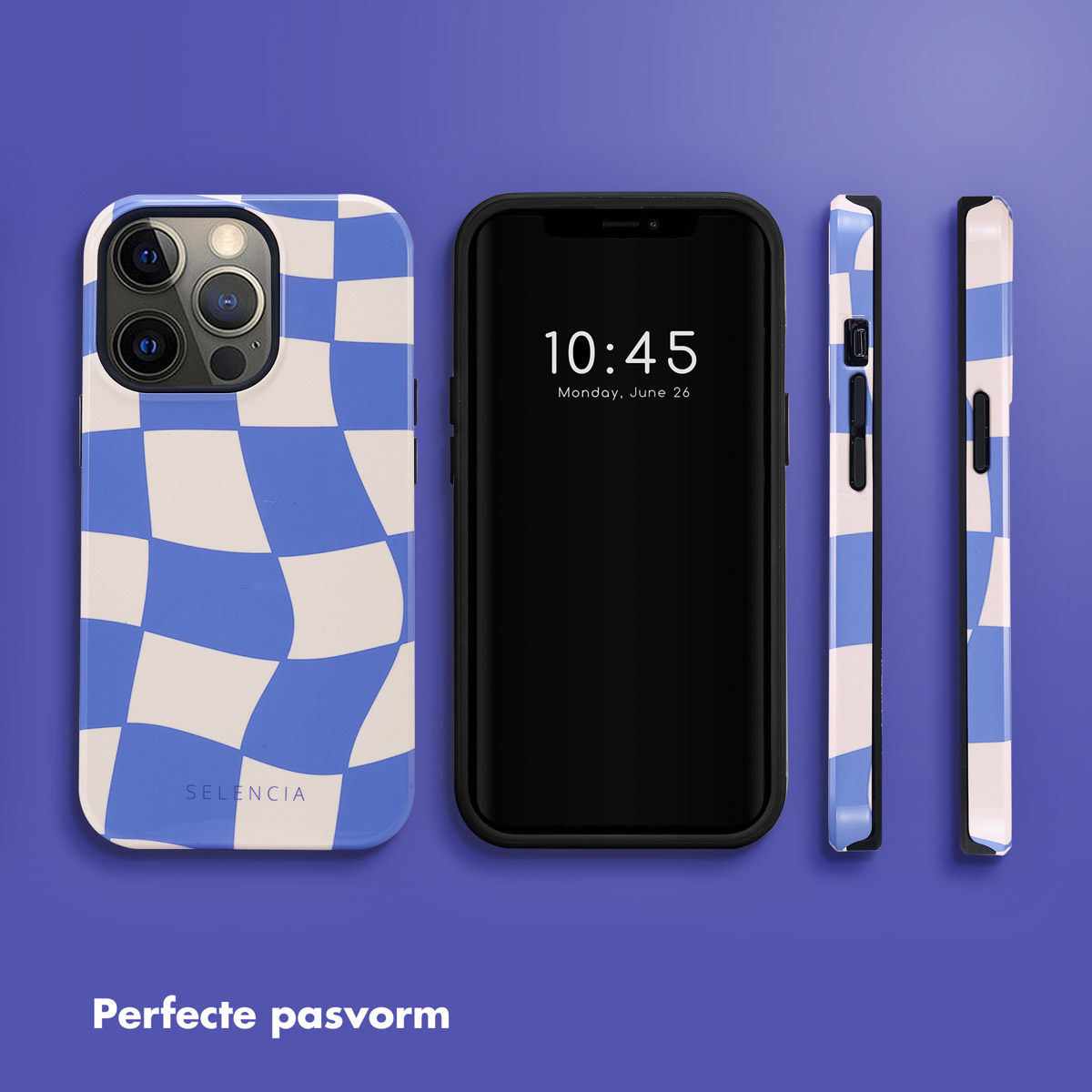 Telefoonhoesje met blauw en wit dambordpatroon. Telefoon met zwart scherm, tijd zichtbaar.