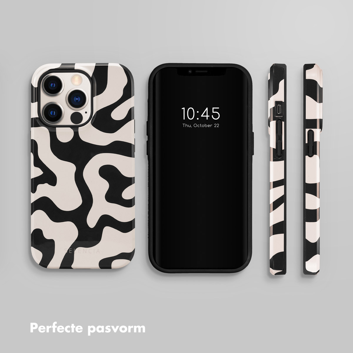 Un smartphone avec un étui à motif noir et blanc et deux autres étuis à côté.
