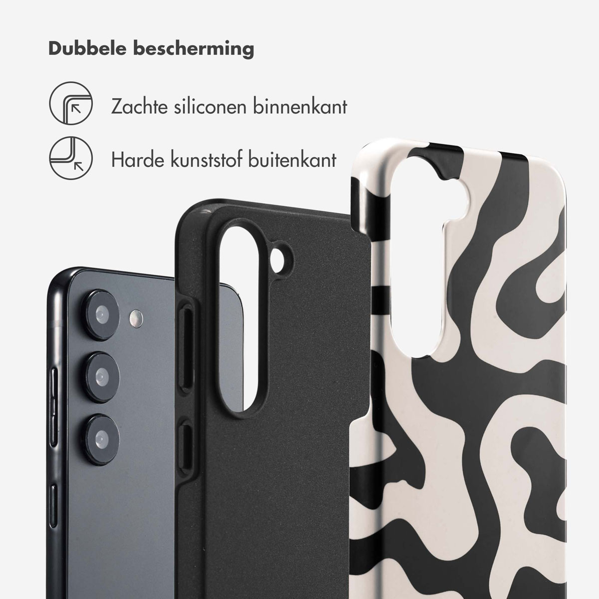 Un smartphone avec un étui noir et un étui à motifs à côté.