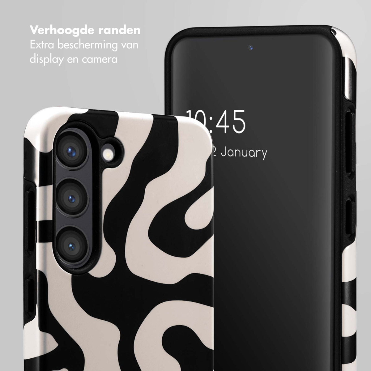 Une coque de téléphone à motif ondulé noir et blanc est présentée à côté d'un smartphone.