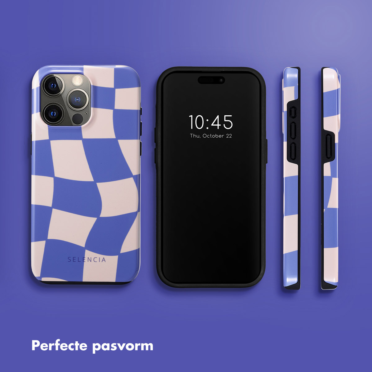 Blauw-wit geruite telefoonhoes met een telefoon erin die de tijd 10:45 weergeeft, tegen een blauwe achtergrond.