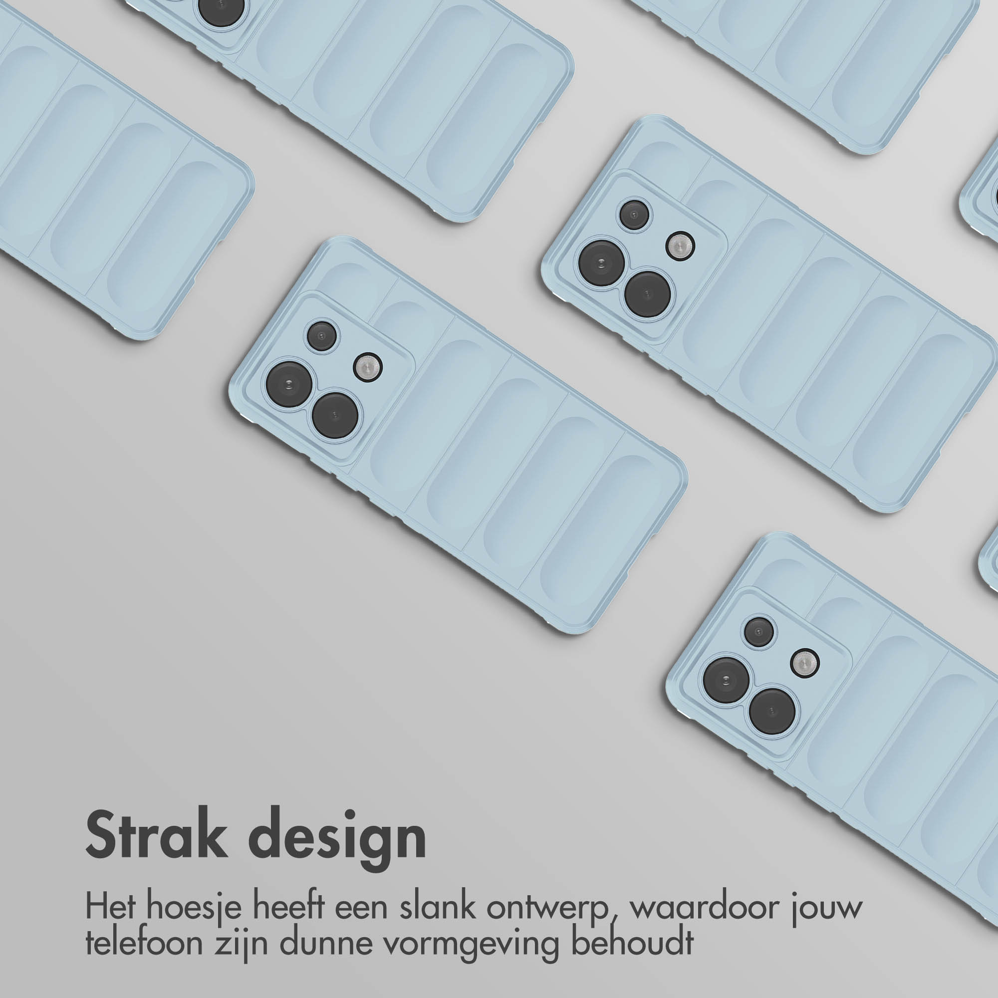 Lichtblauwe telefoonhoesjes gerangschikt op een grijze achtergrond.