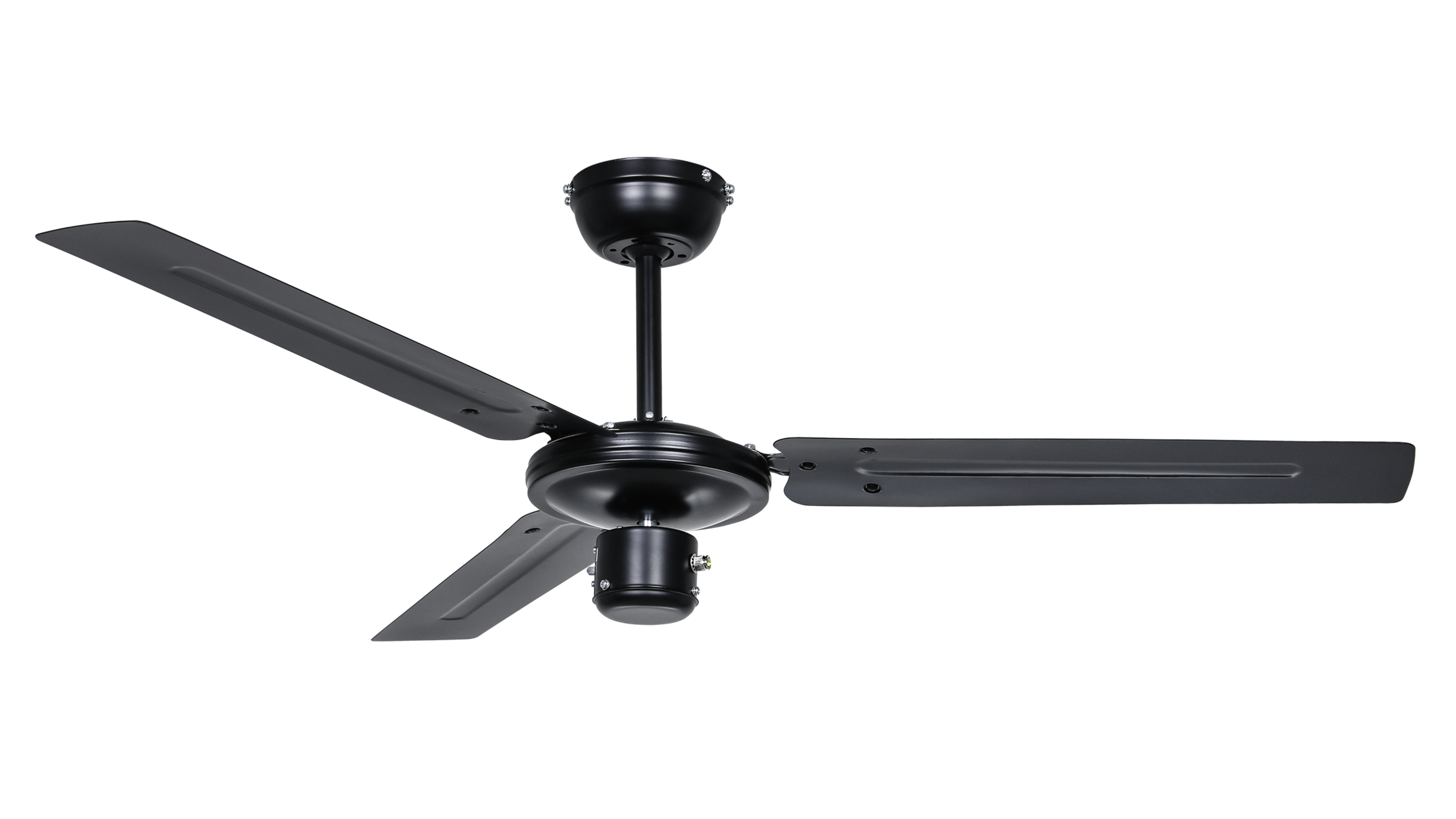 Un ventilatore da soffitto nero con tre pale, montato su un soffitto bianco, isolato.