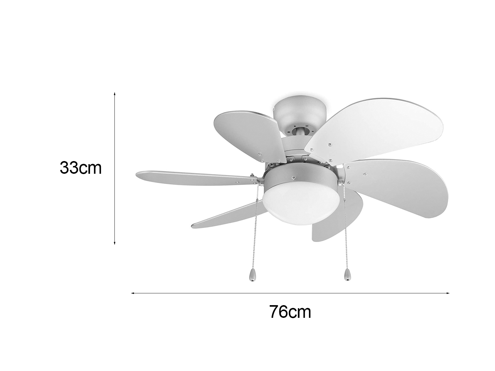 Silberner Deckenventilator mit fünf Flügeln, weißer Hintergrund. Maße 76 cm x 33 cm.