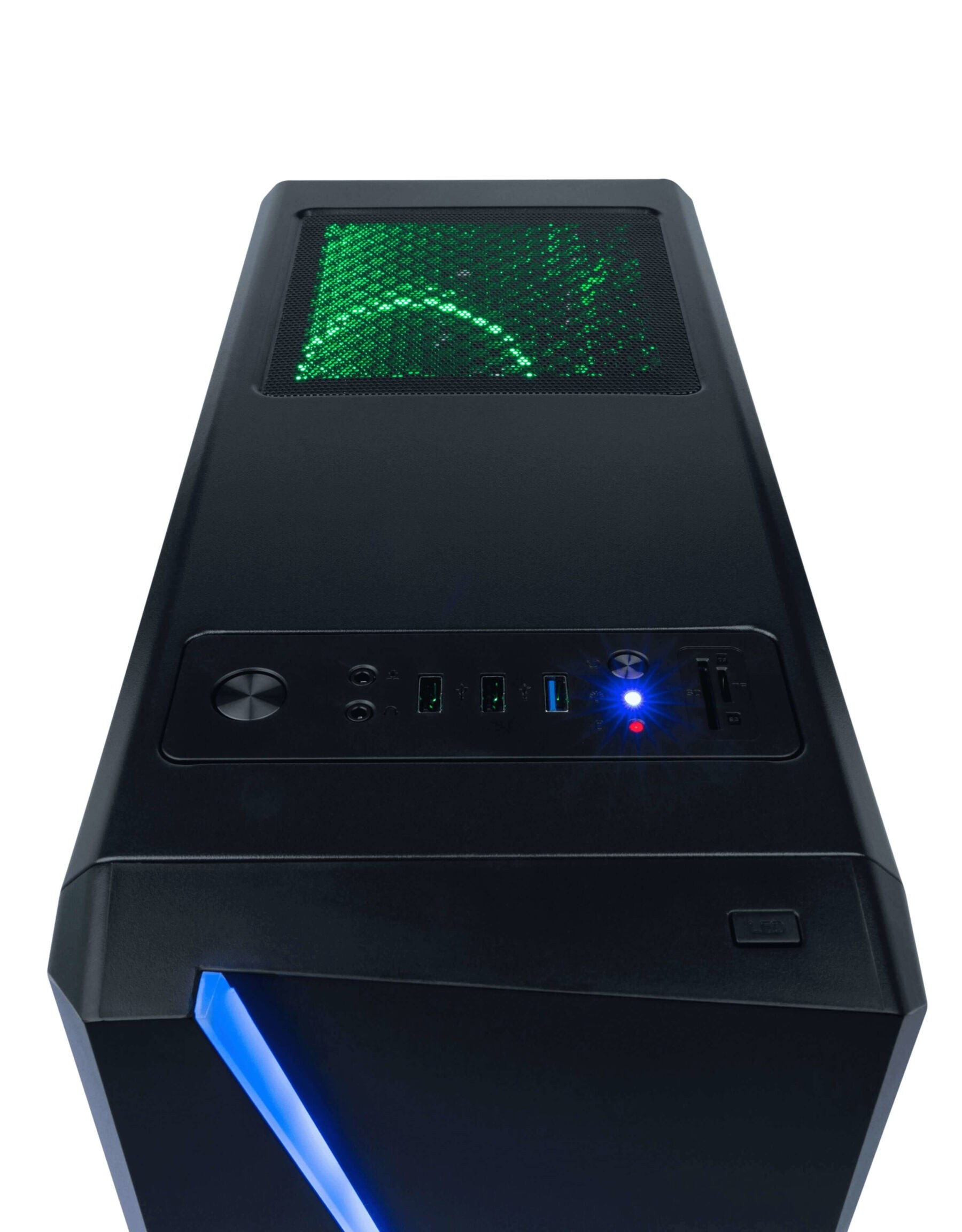Schwarzer Computerturm mit grün beleuchtetem Innenraum. Weißer Hintergrund.