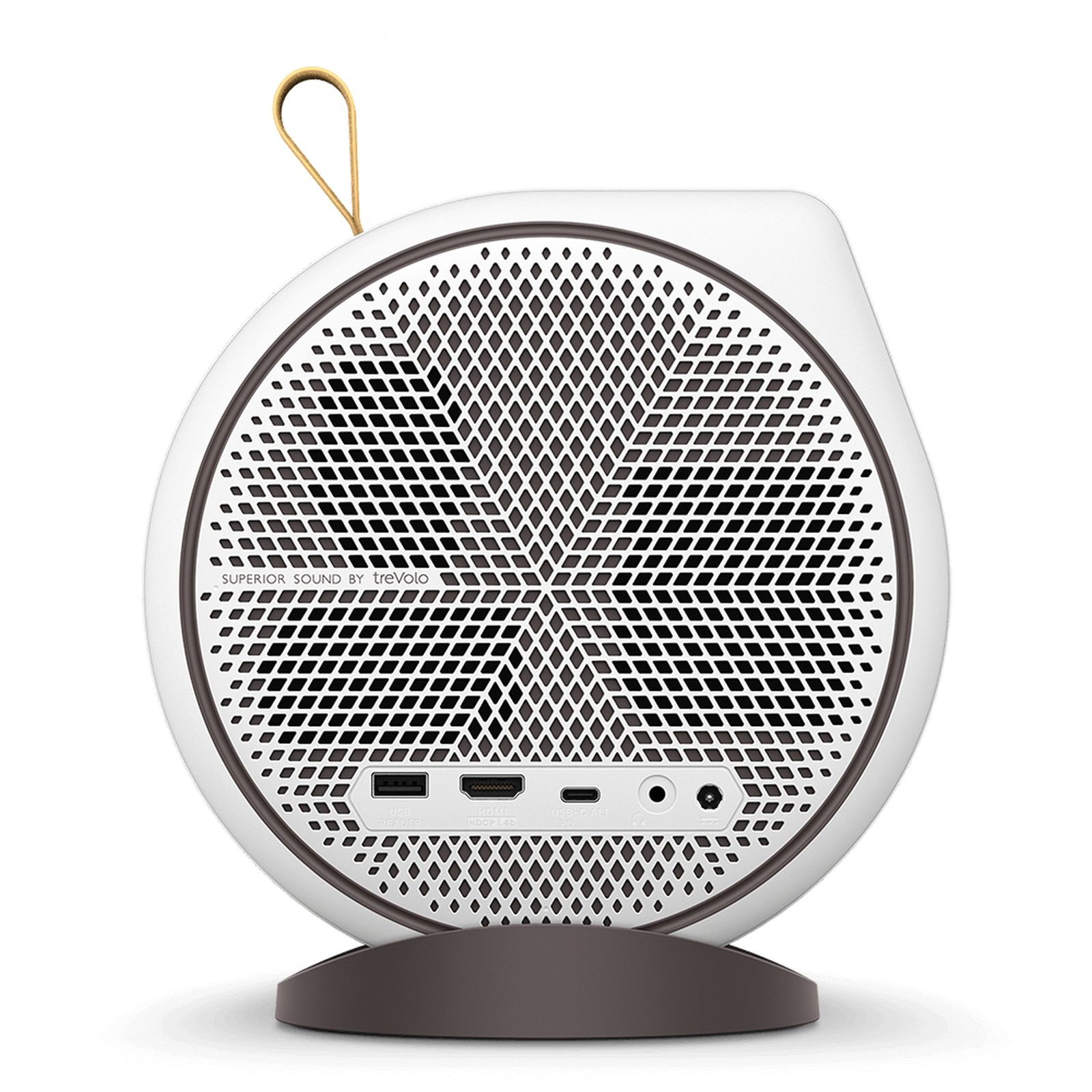 Un altavoz blanco y marrón de estilo retro con una parte frontal de malla y un asa dorada, sobre una superficie blanca.