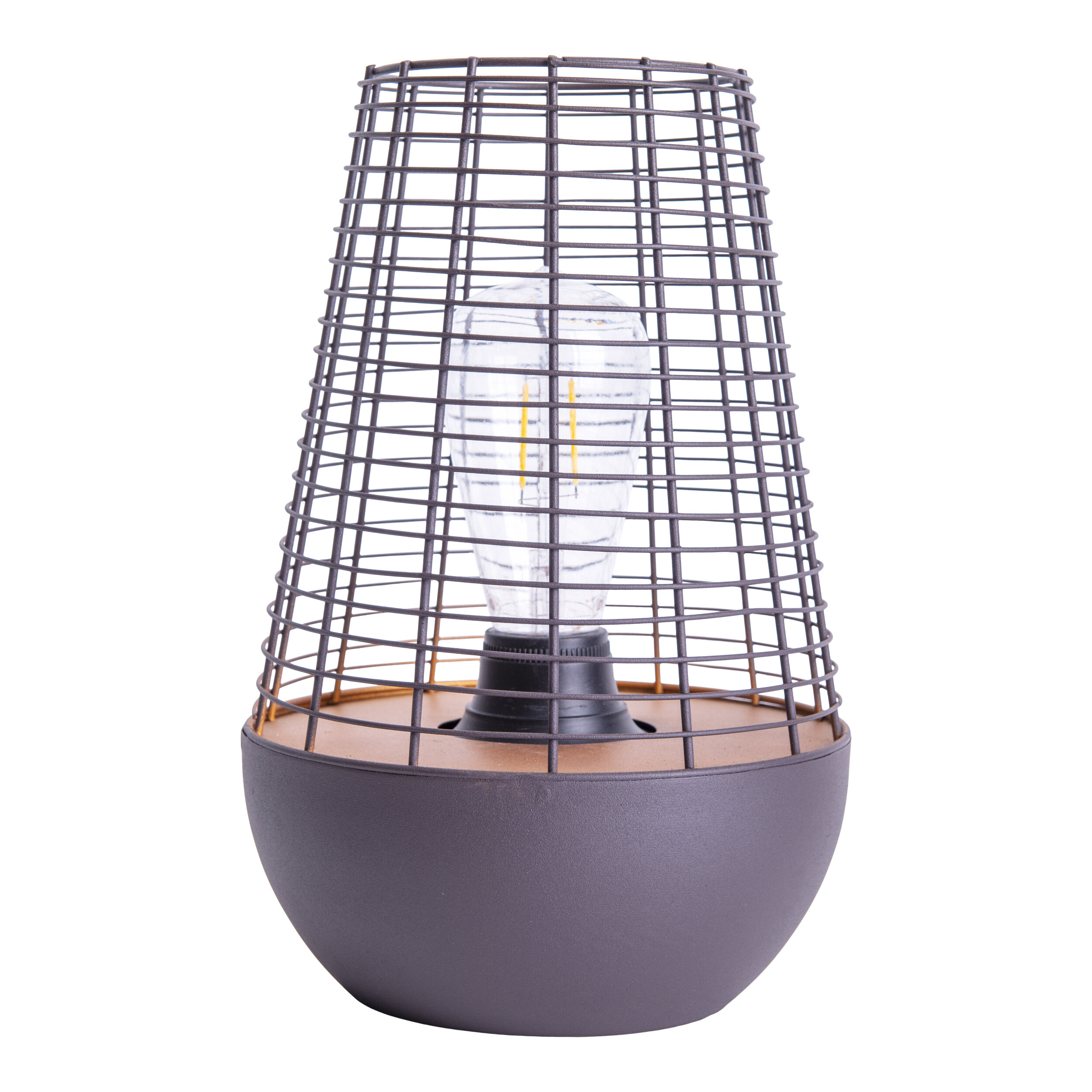 Eine Lampe mit einem Metallkäfig und einem Holzsockel. Sie hat eine Glühbirne im Inneren.