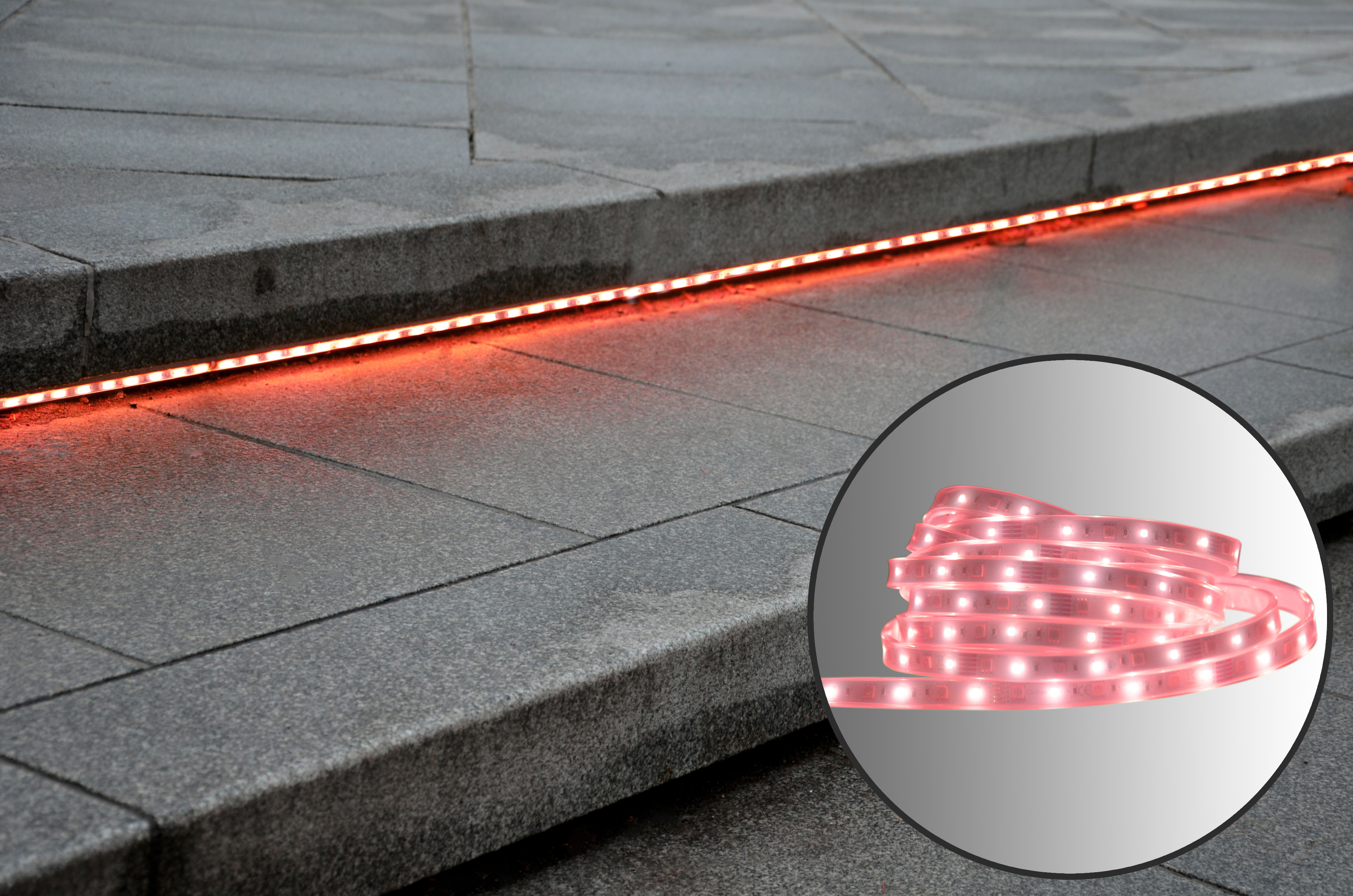 Rote LED-Streifen an Treppenstufen, mit Nahaufnahme, grauer Hintergrund.